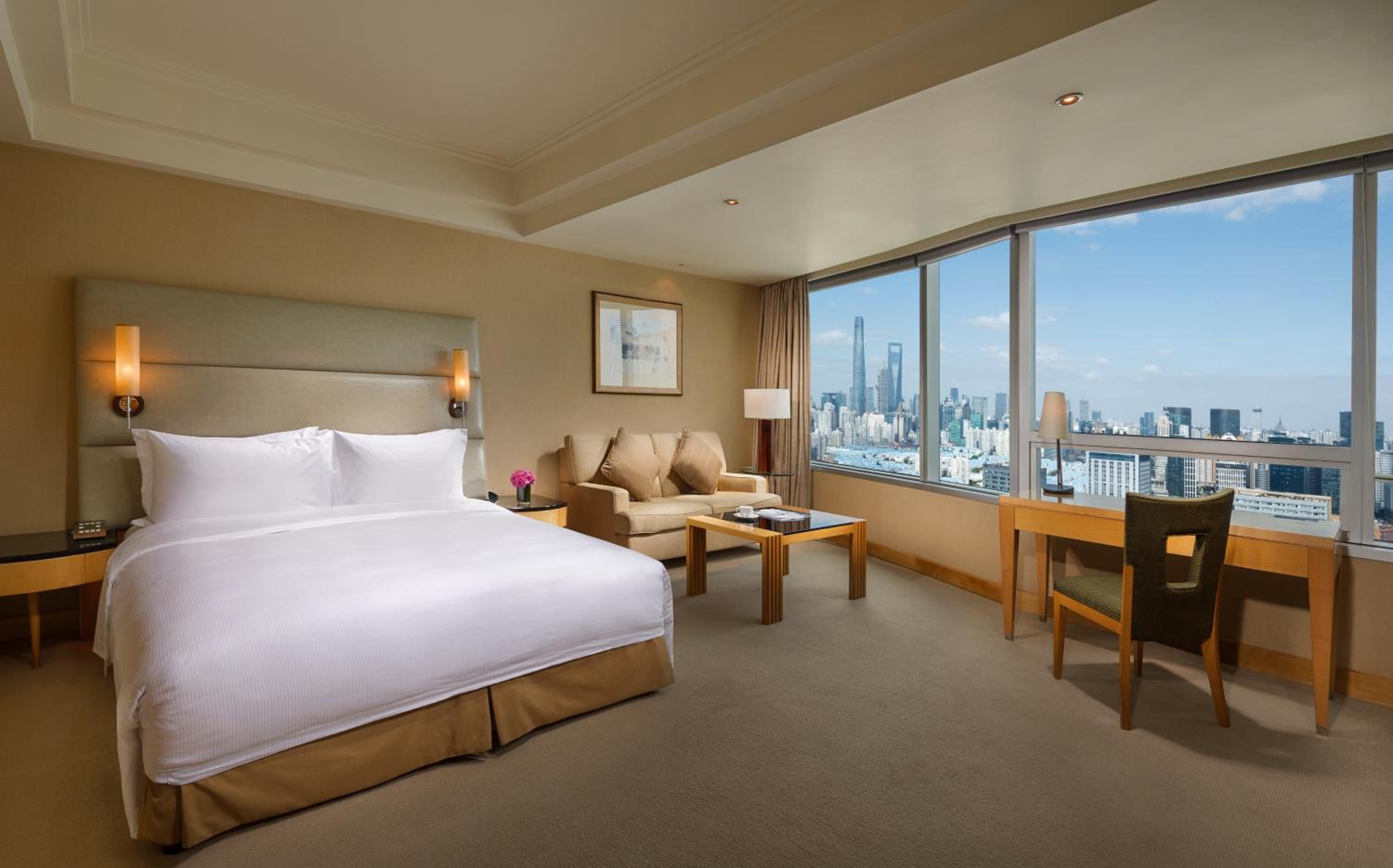 Deluxe King Room with City View