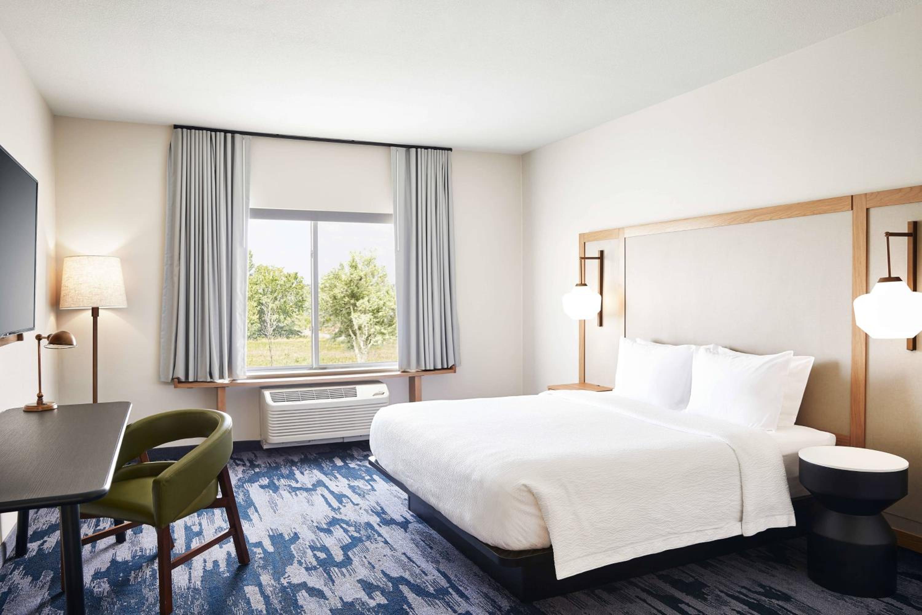 Guest Room, 1 King - Photo 1