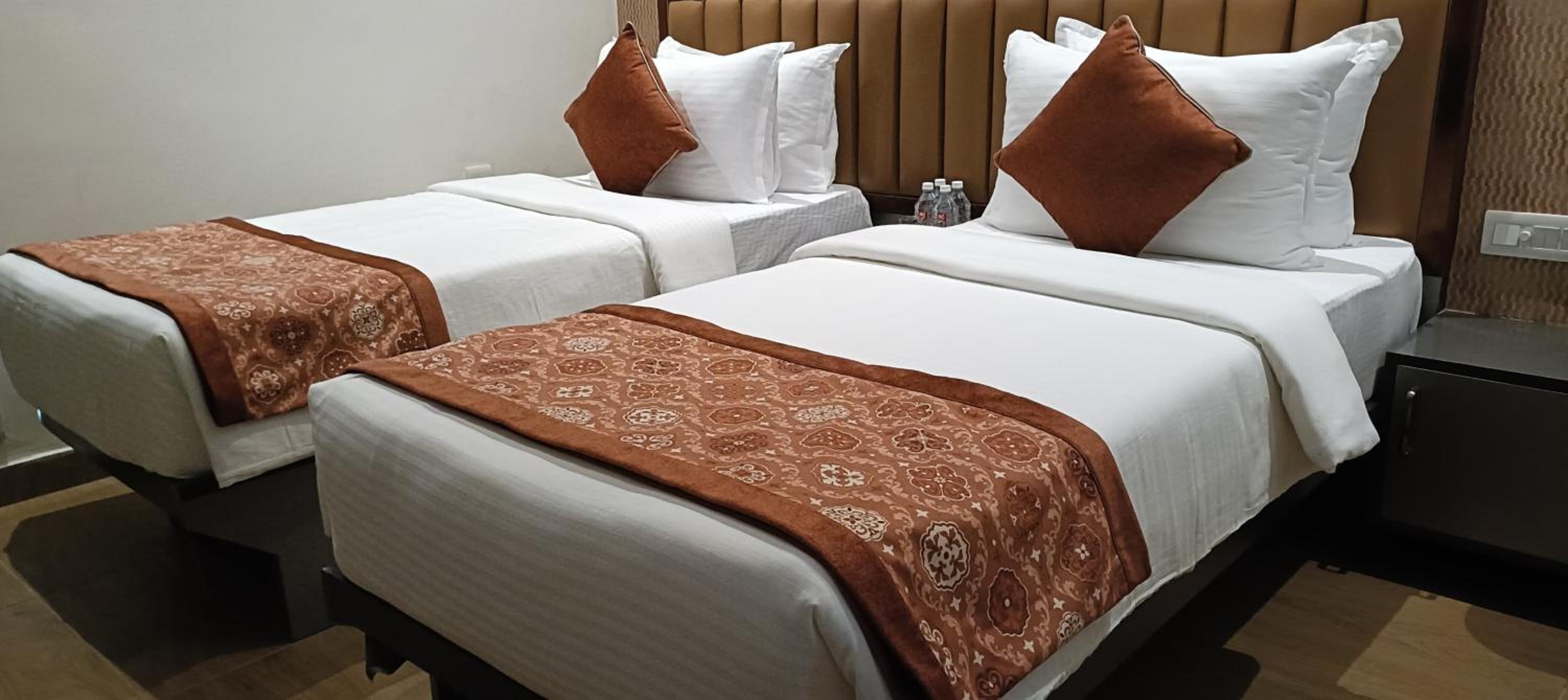 Standard Twin Room - Photo 2