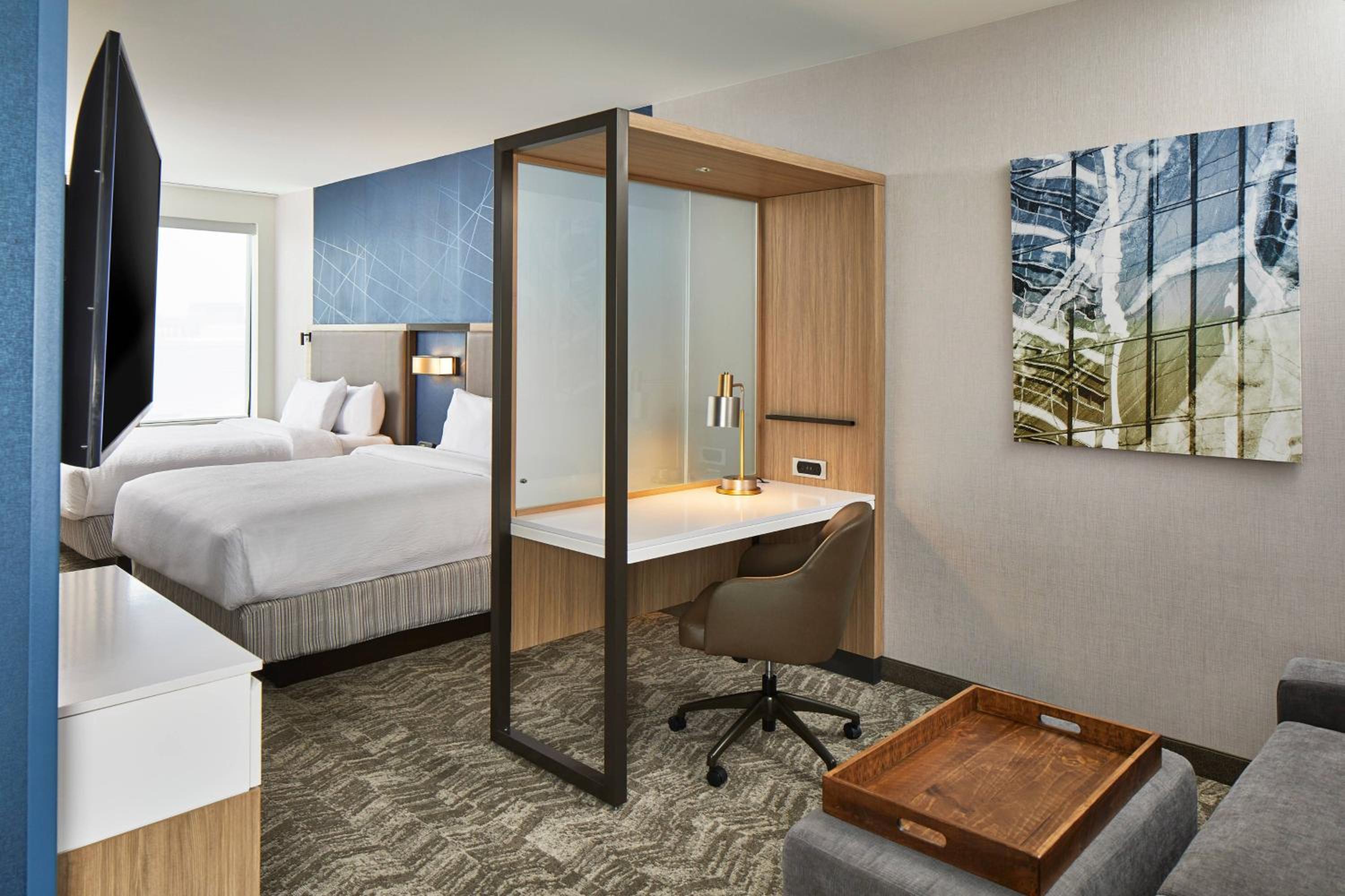 Suite with 2 Queen with Sofa Bed - Photo 1