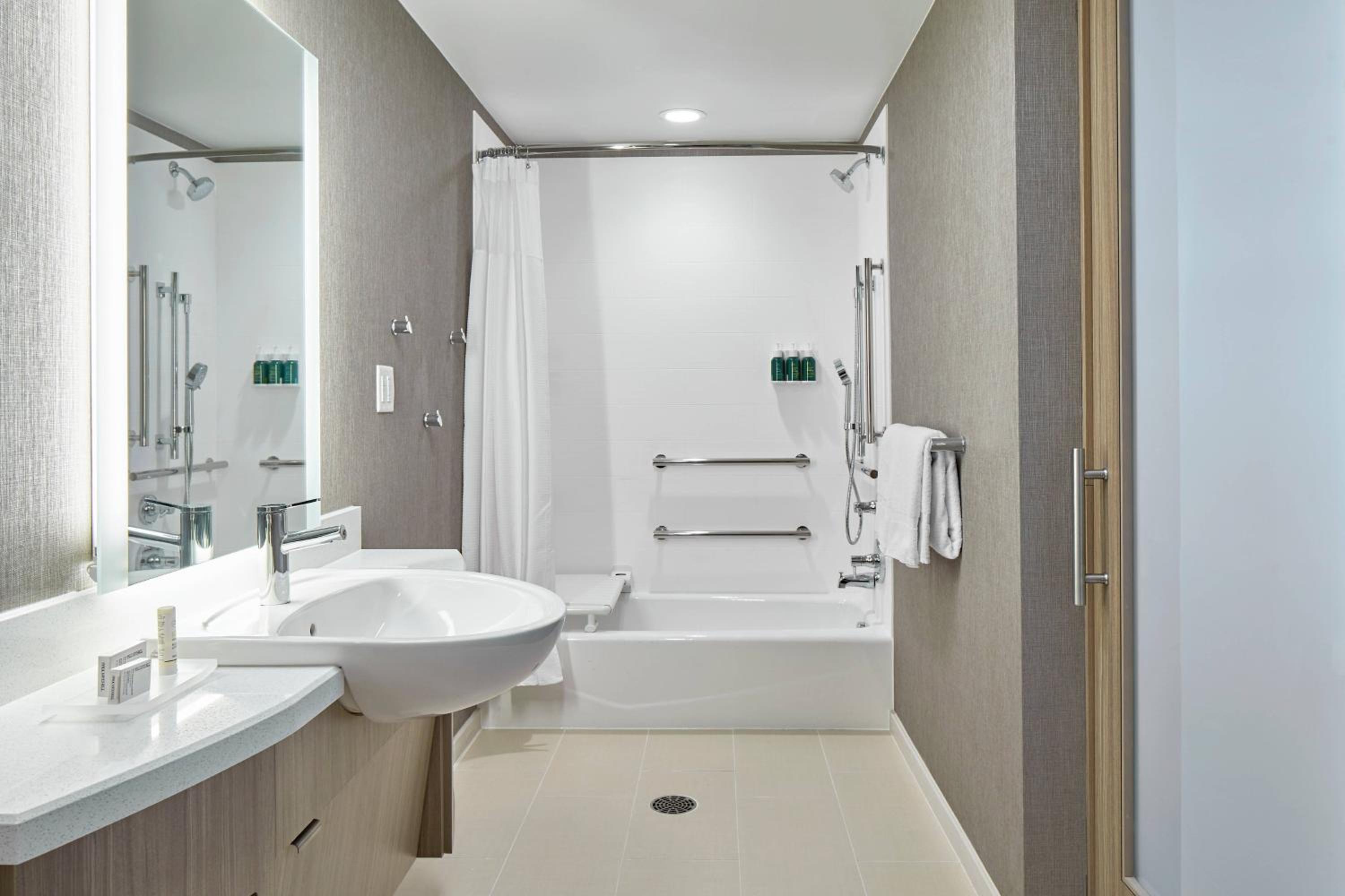 Suite with 2 Queen with Sofa Bed - Photo 9
