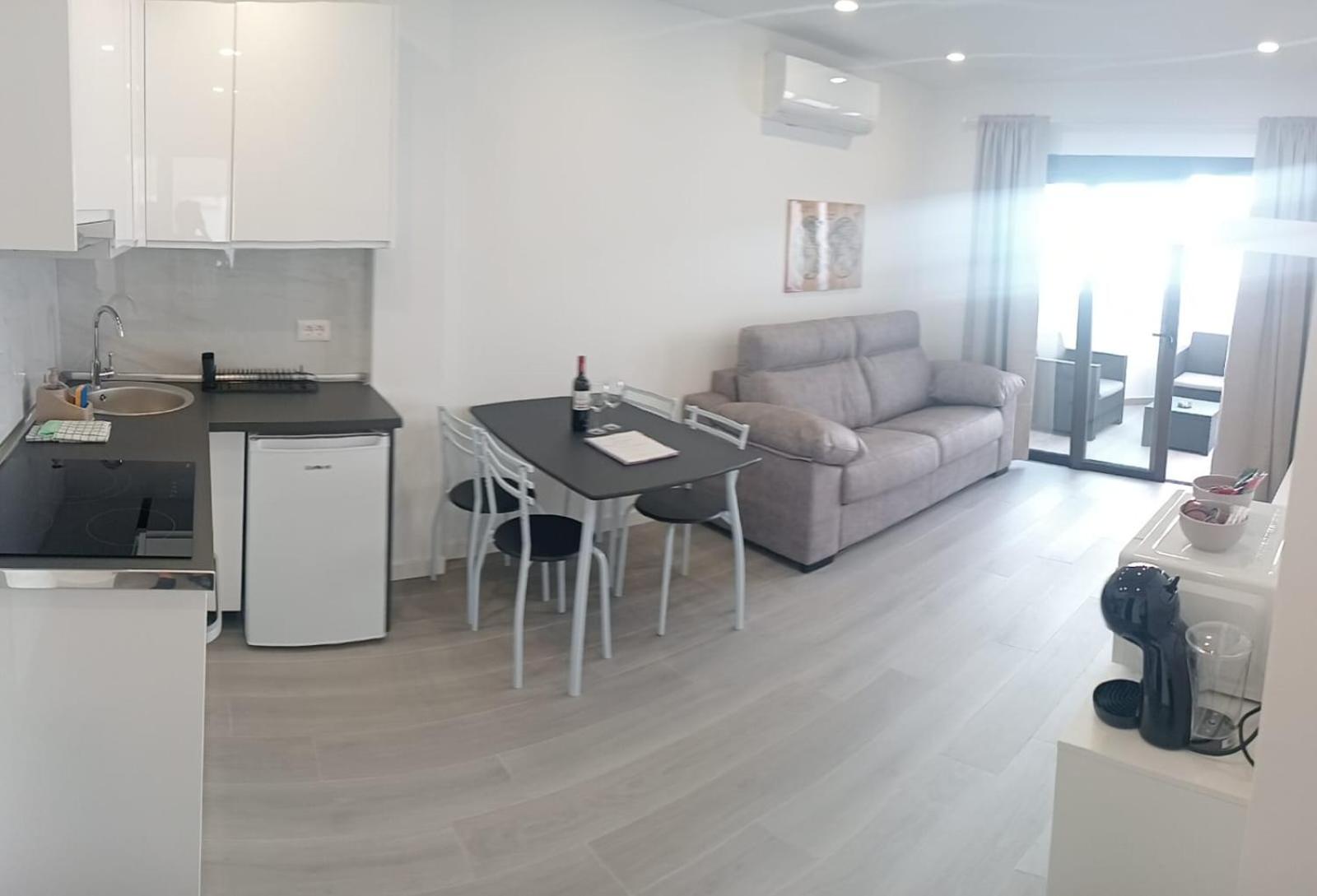 One-Bedroom Apartment photo 3