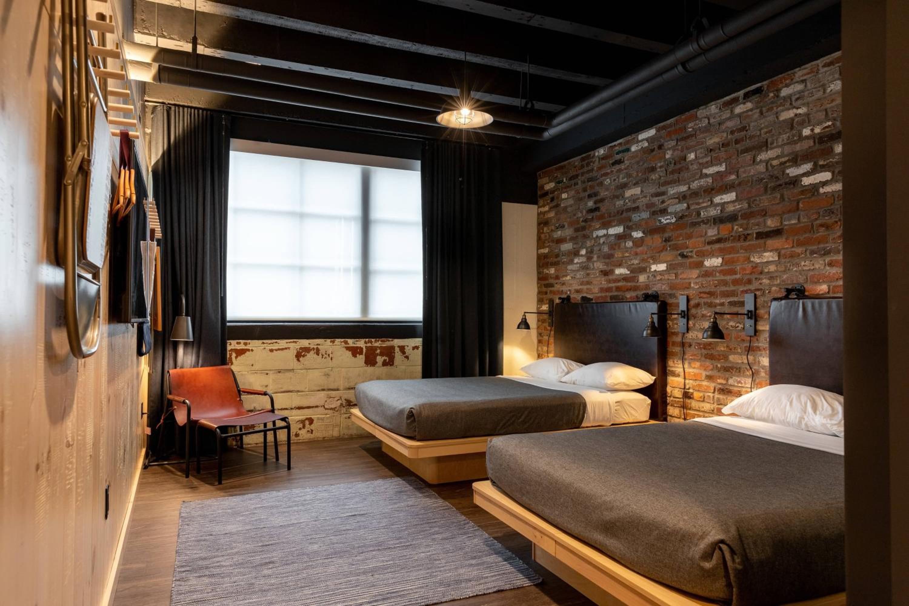 Queen Room with Two Queen Beds - Photo 2