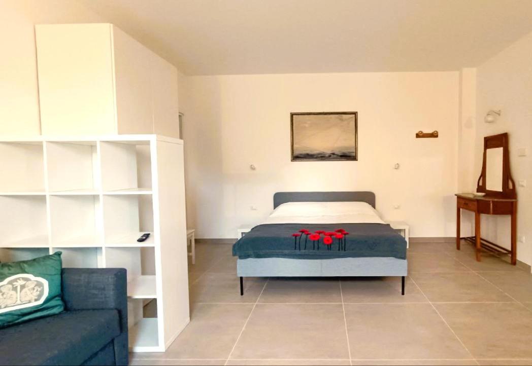 One-Bedroom House photo 1