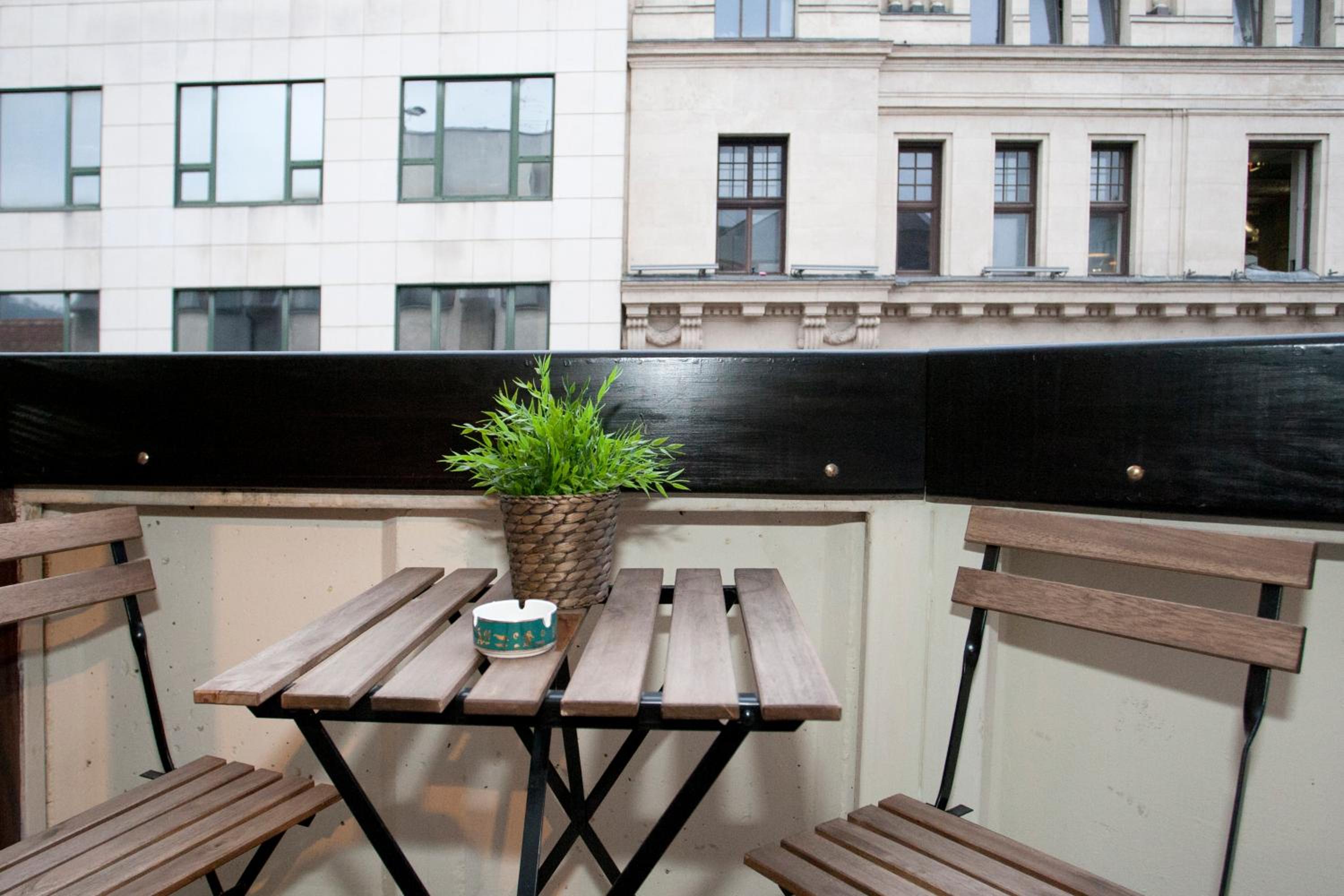 Studio Apartment - Photo 14