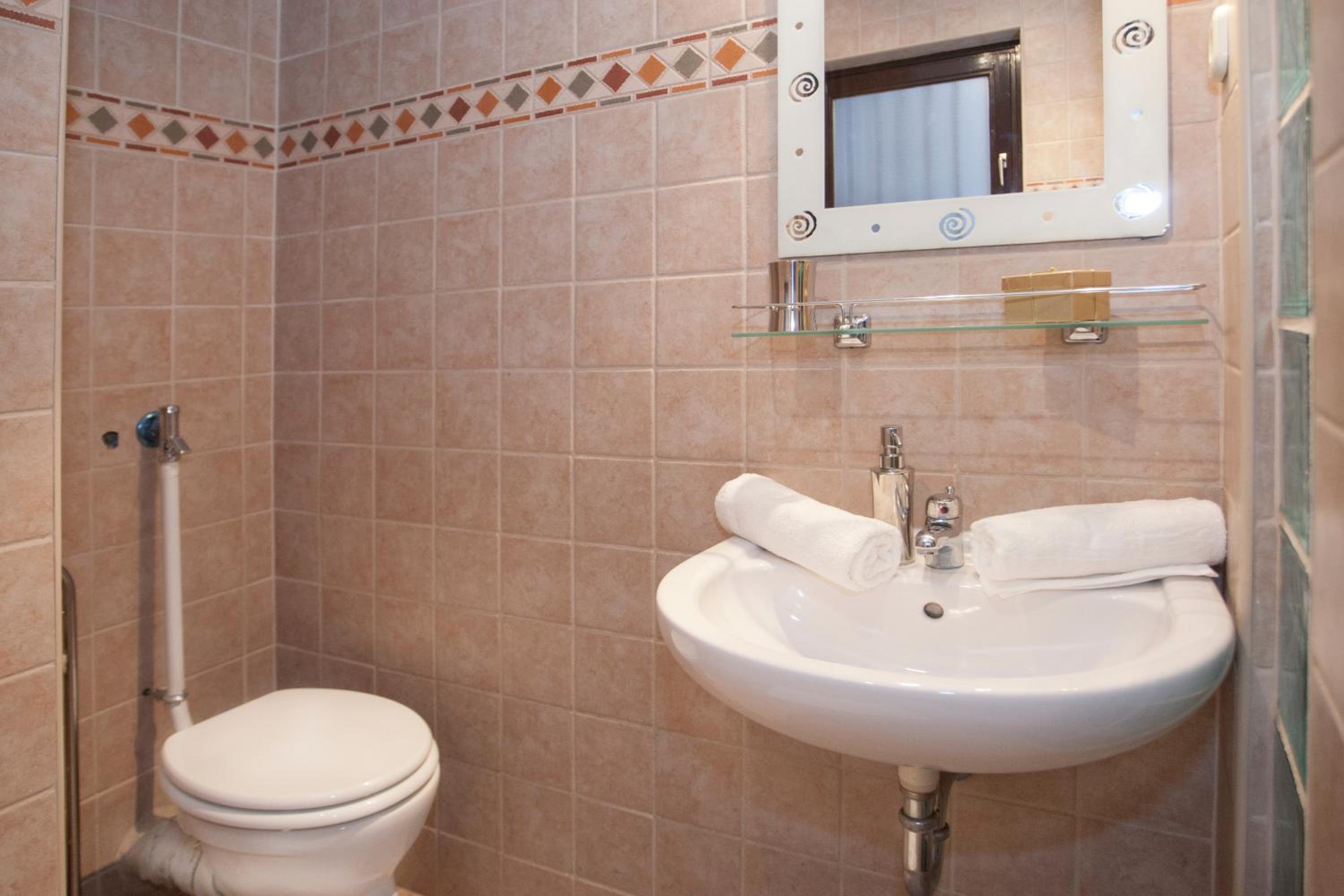 Studio Apartment - Photo 20
