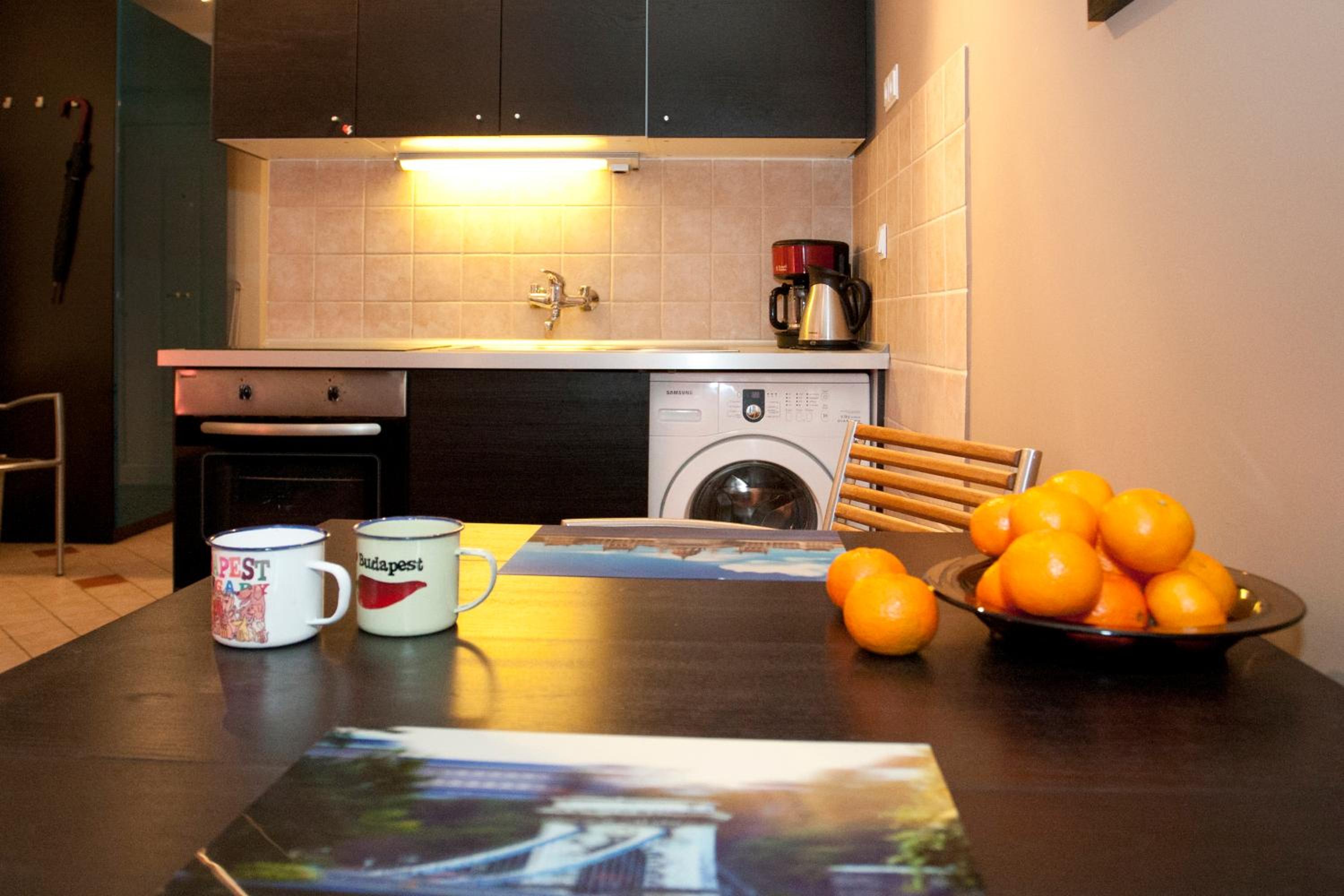 Studio Apartment - Photo 28