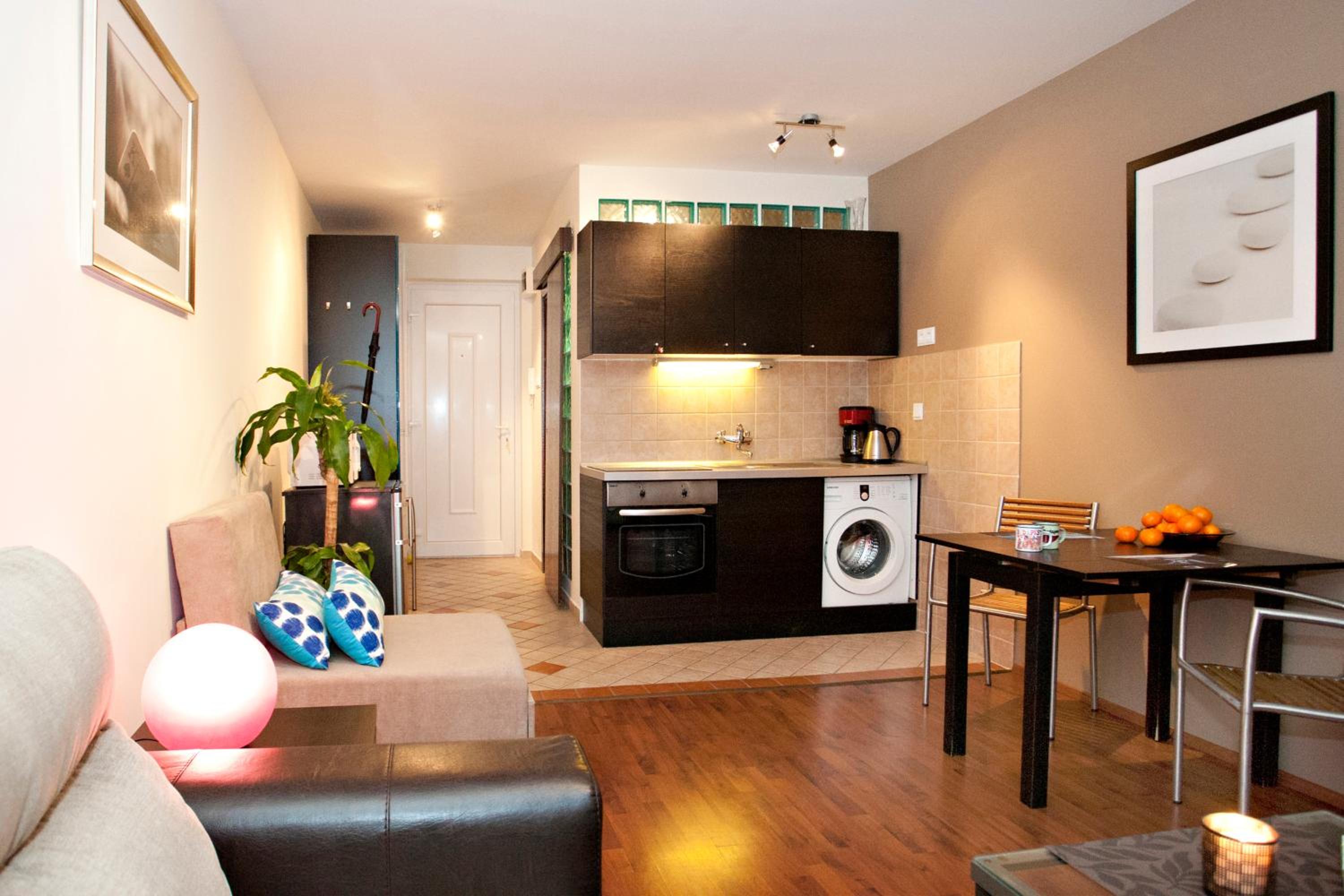 Studio Apartment - Photo 16