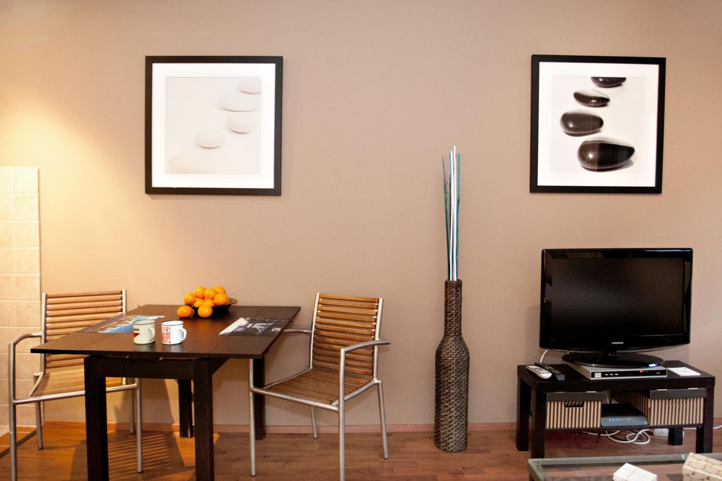 Studio Apartment - Photo 12