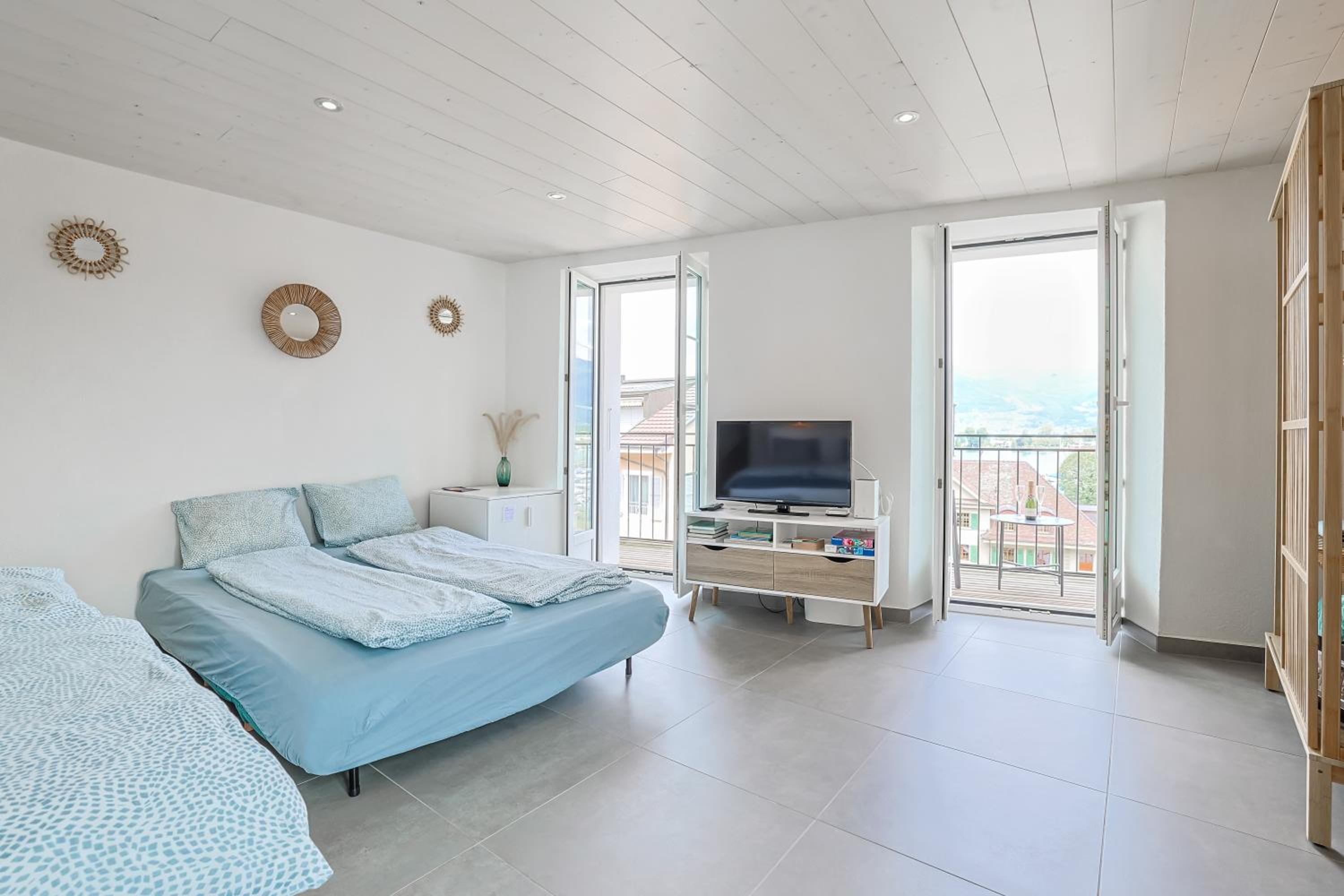 Deluxe Double Room with Balcony - Photo 4