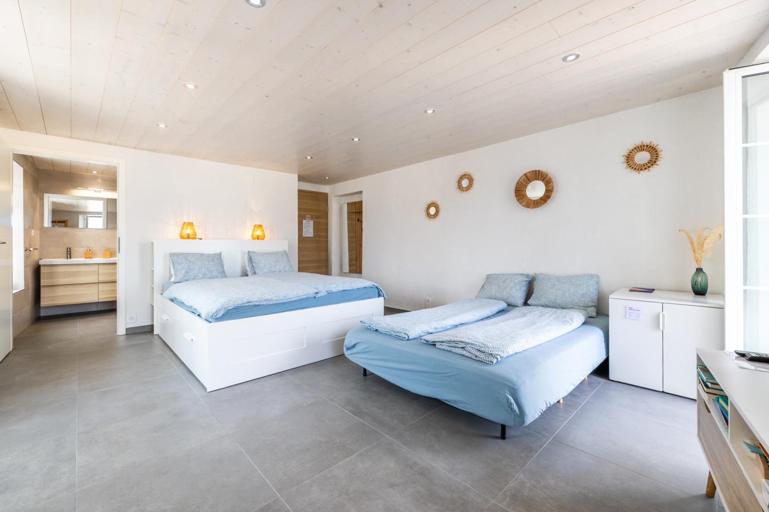 Deluxe Double Room with Balcony - Photo 11