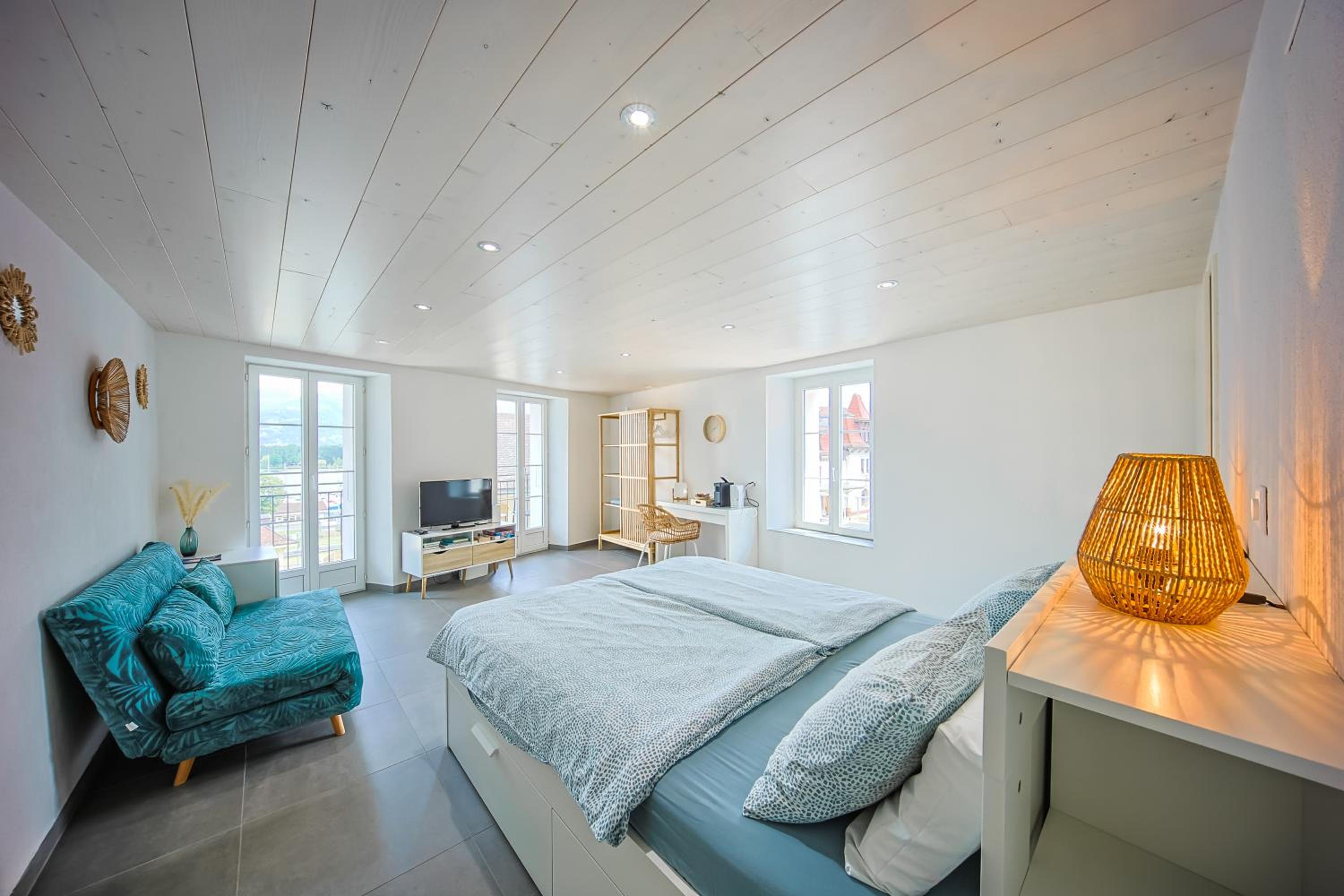 Deluxe Double Room with Balcony - Photo 13