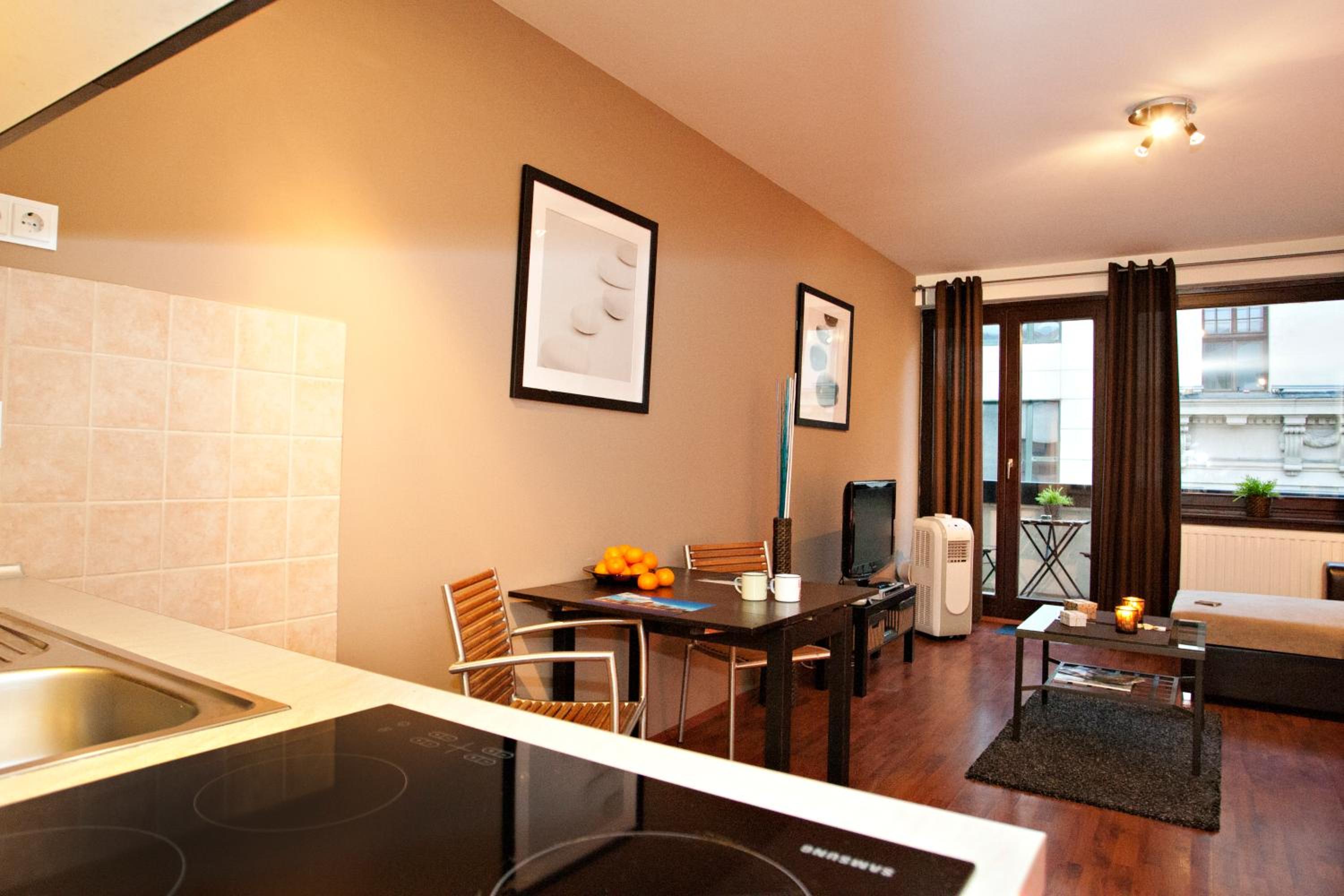 Studio Apartment - Photo 17