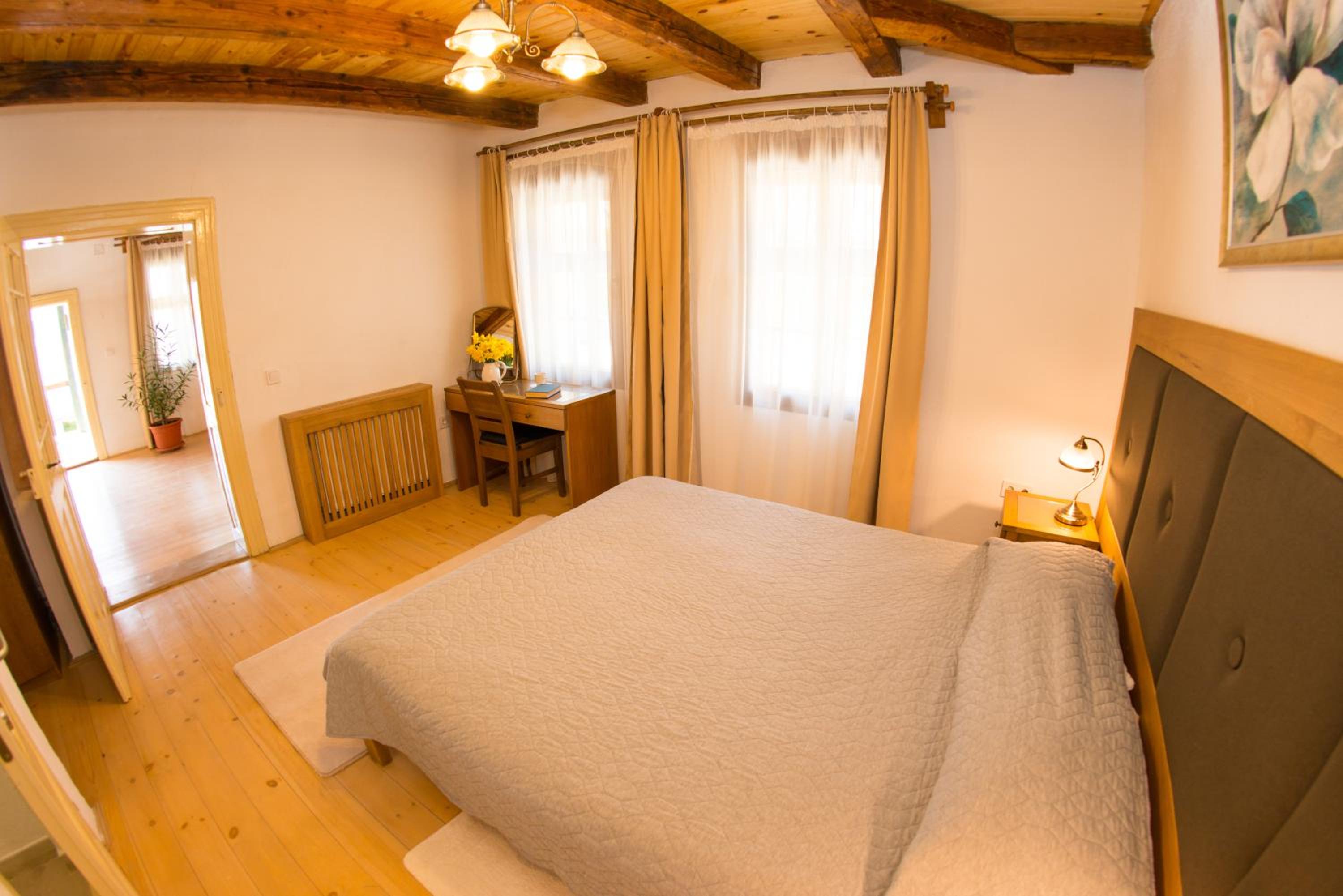 King Suite with Balcony photo 1