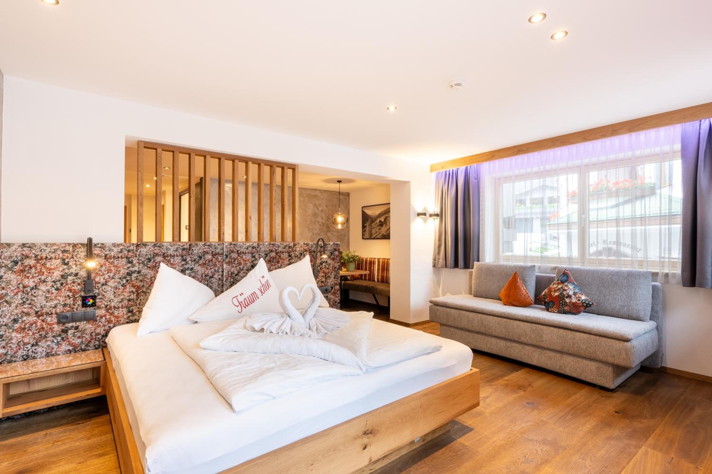 Deluxe Junior Suite photo 1