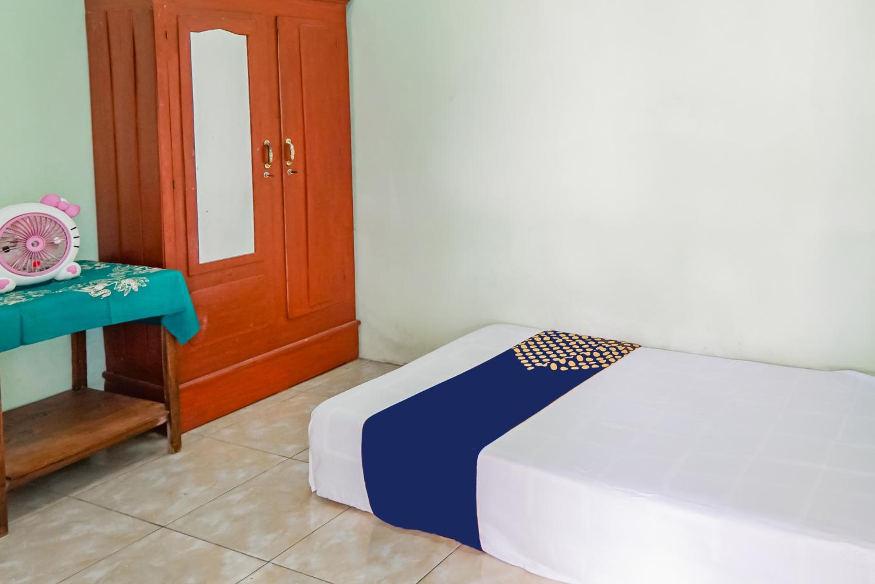 Budget Double Room photo 2