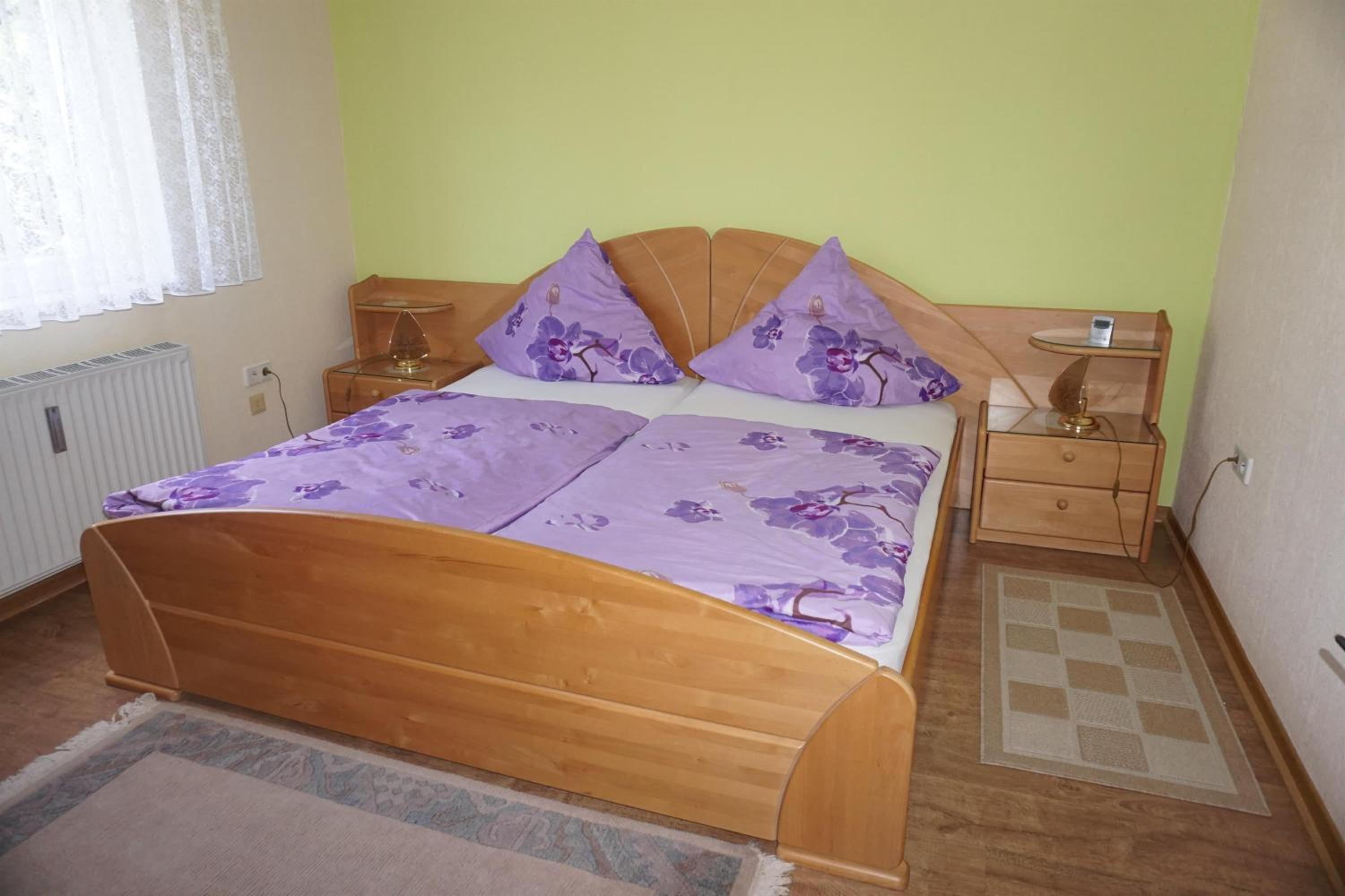 One-Bedroom Apartment with Shower photo 1