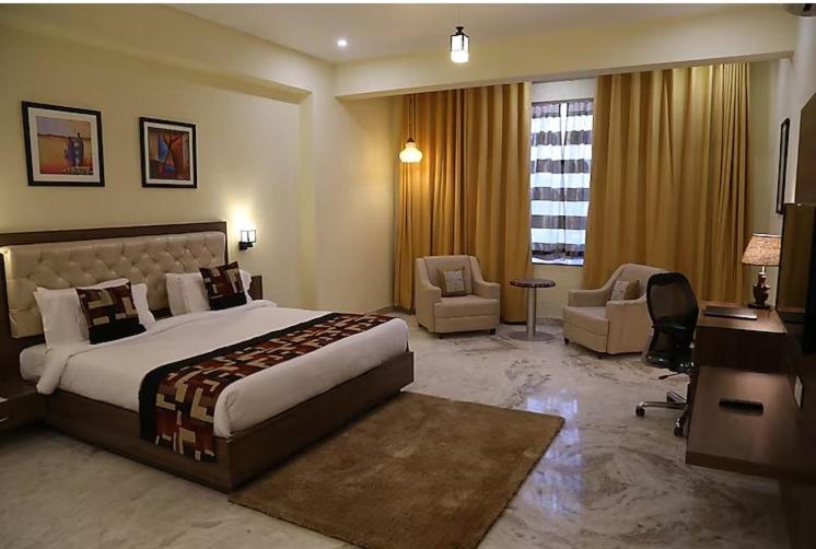 Premier Twin Room - Photo 1