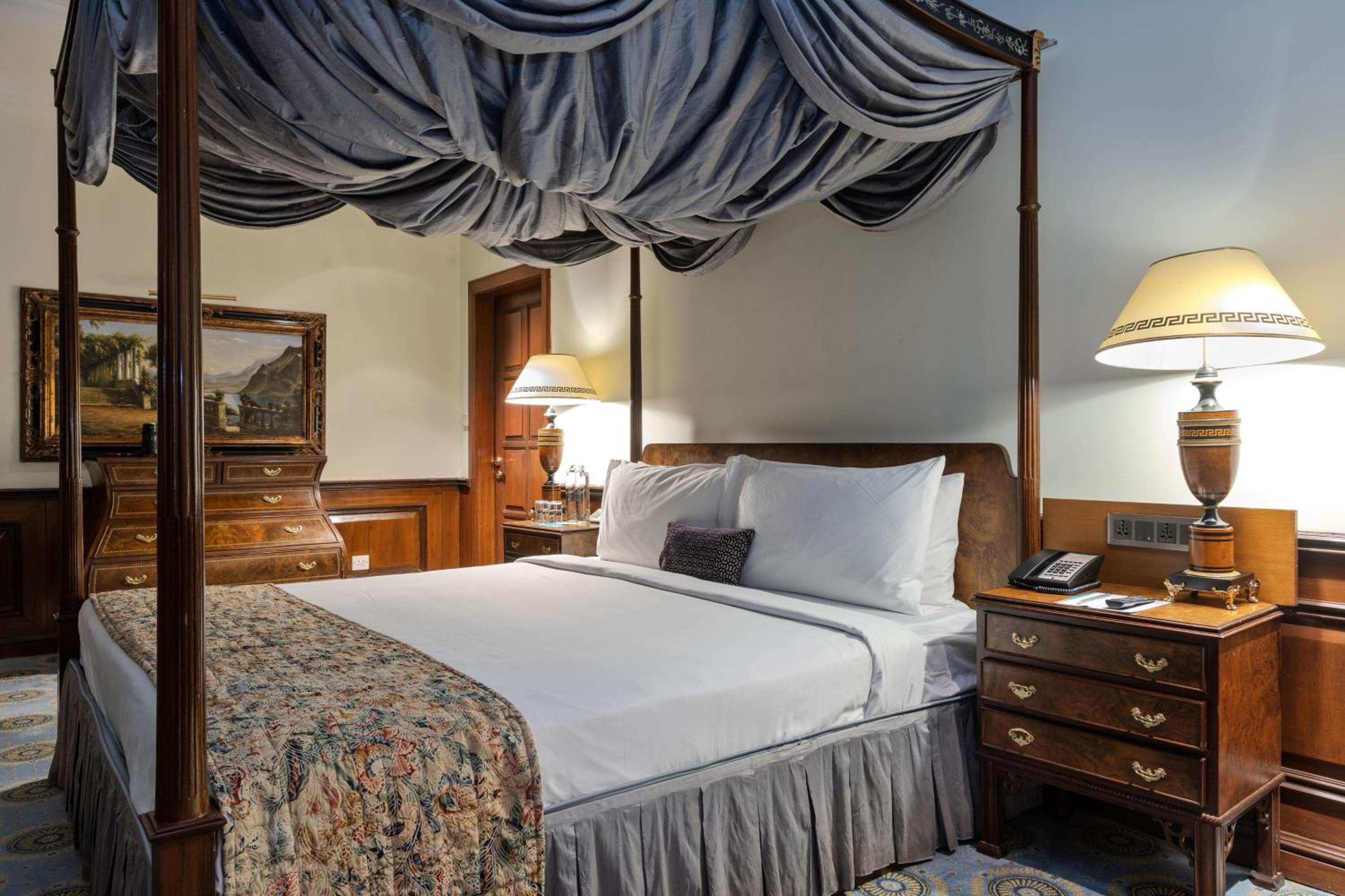 Presidential Suite With Club Lounge Access & 2 Way Airport Transfer photo