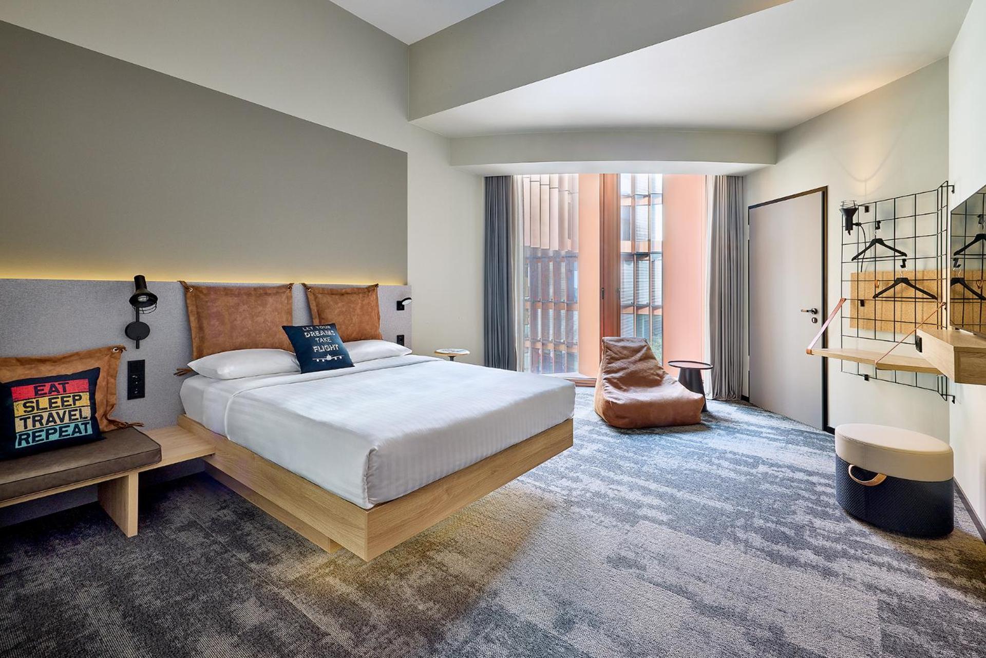 Standard Queen Room with City View photo 1