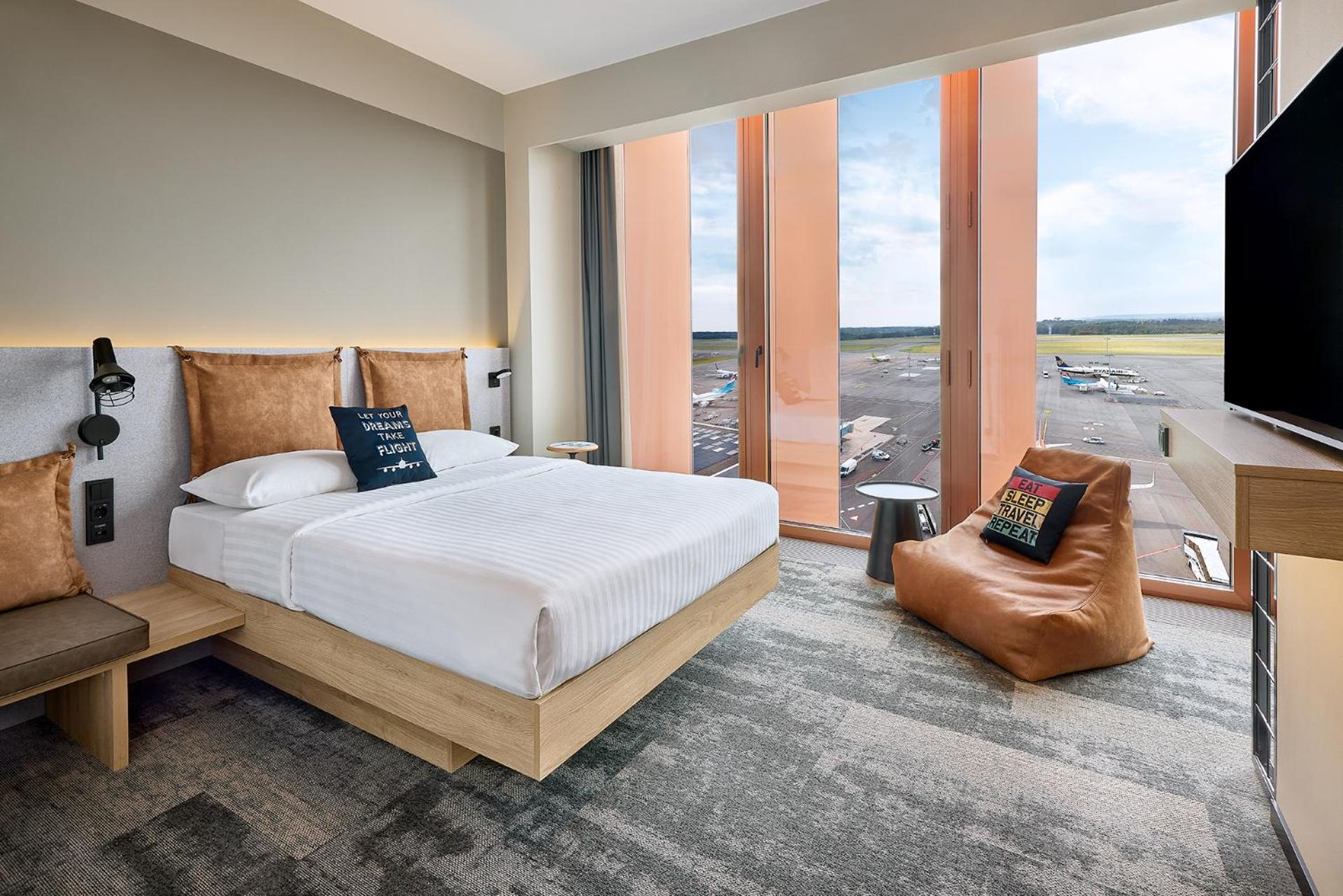 Standard Twin Room with City View photo 1