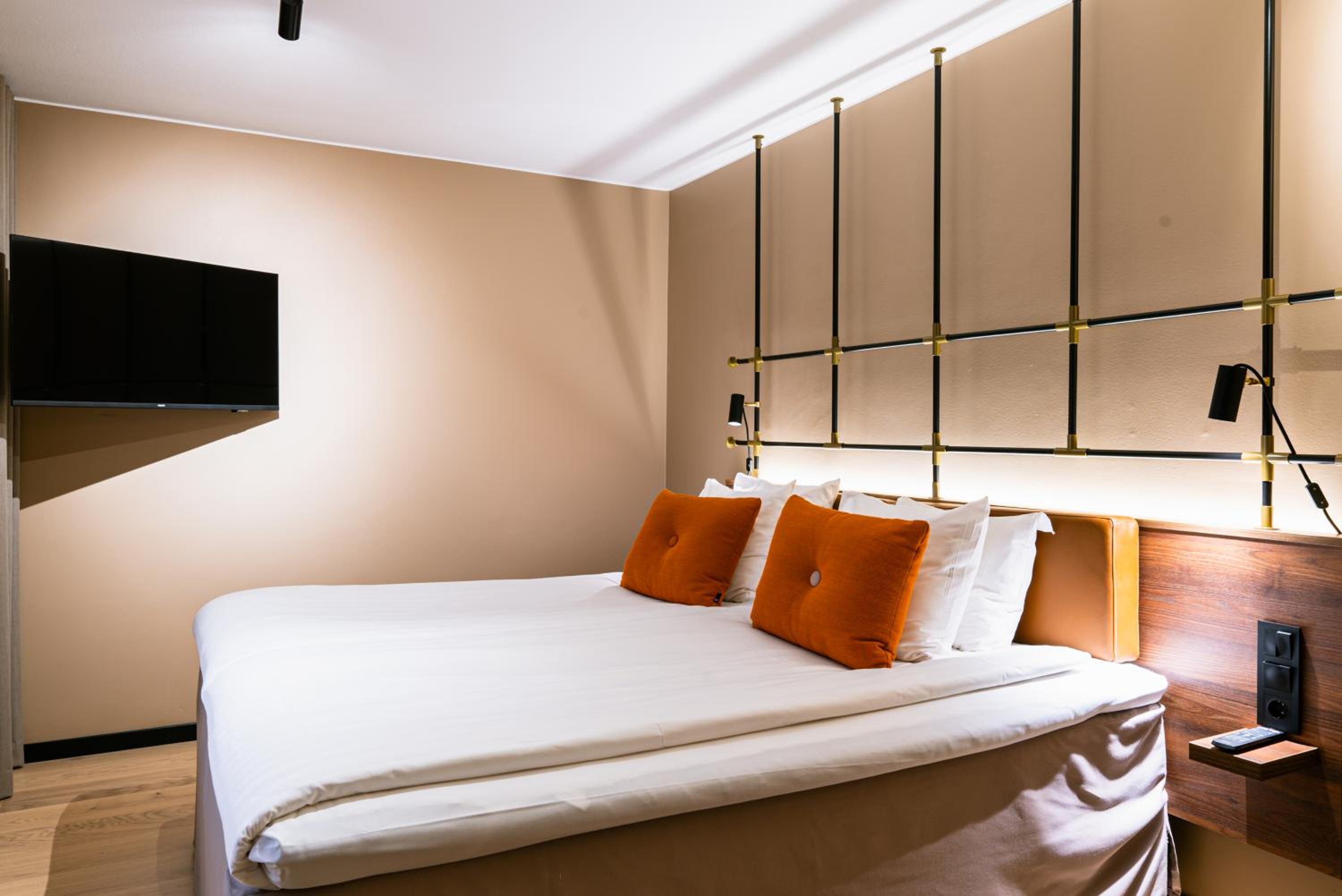 Deluxe Double Room - Photo 8