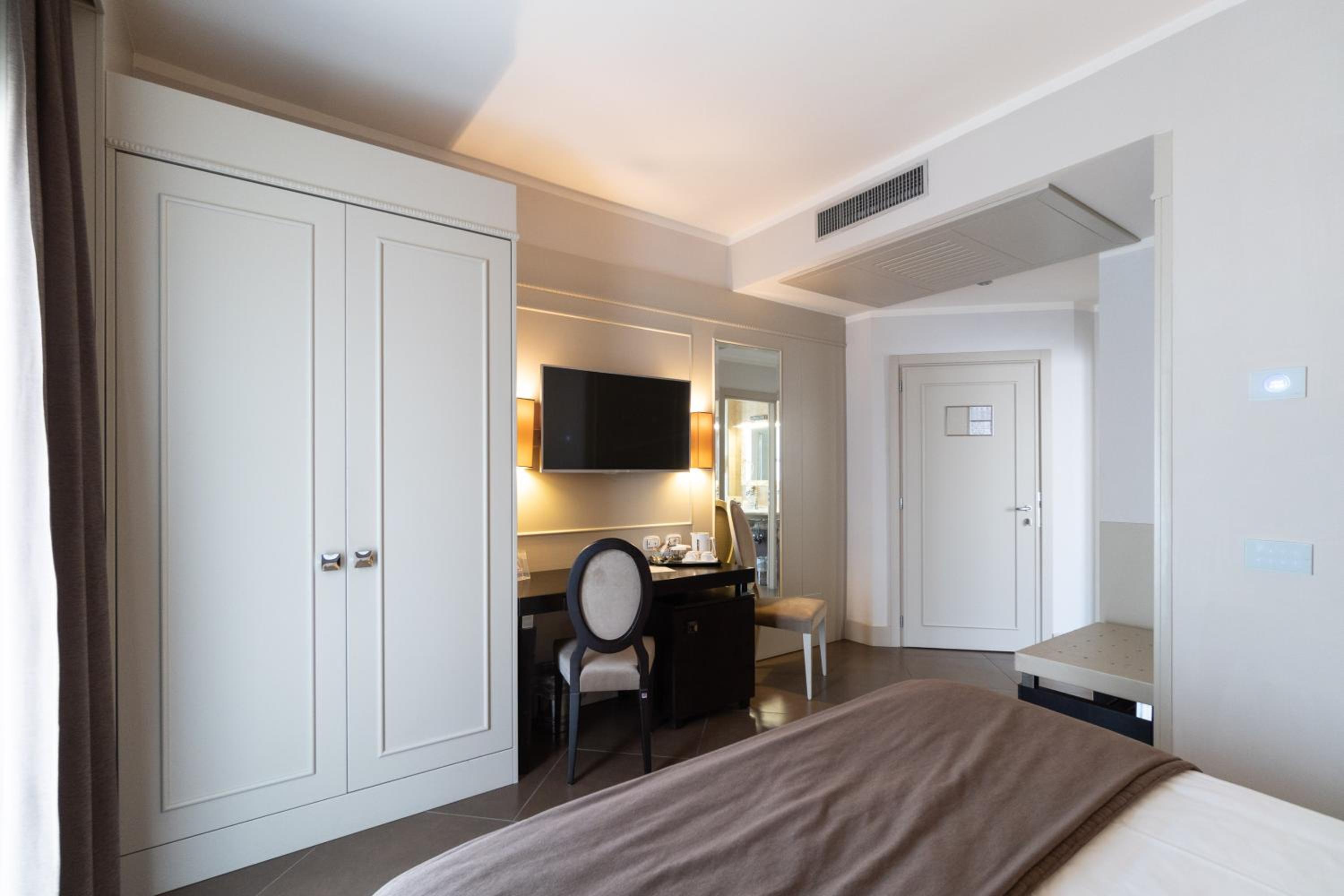 Standard Queen Room photo 3