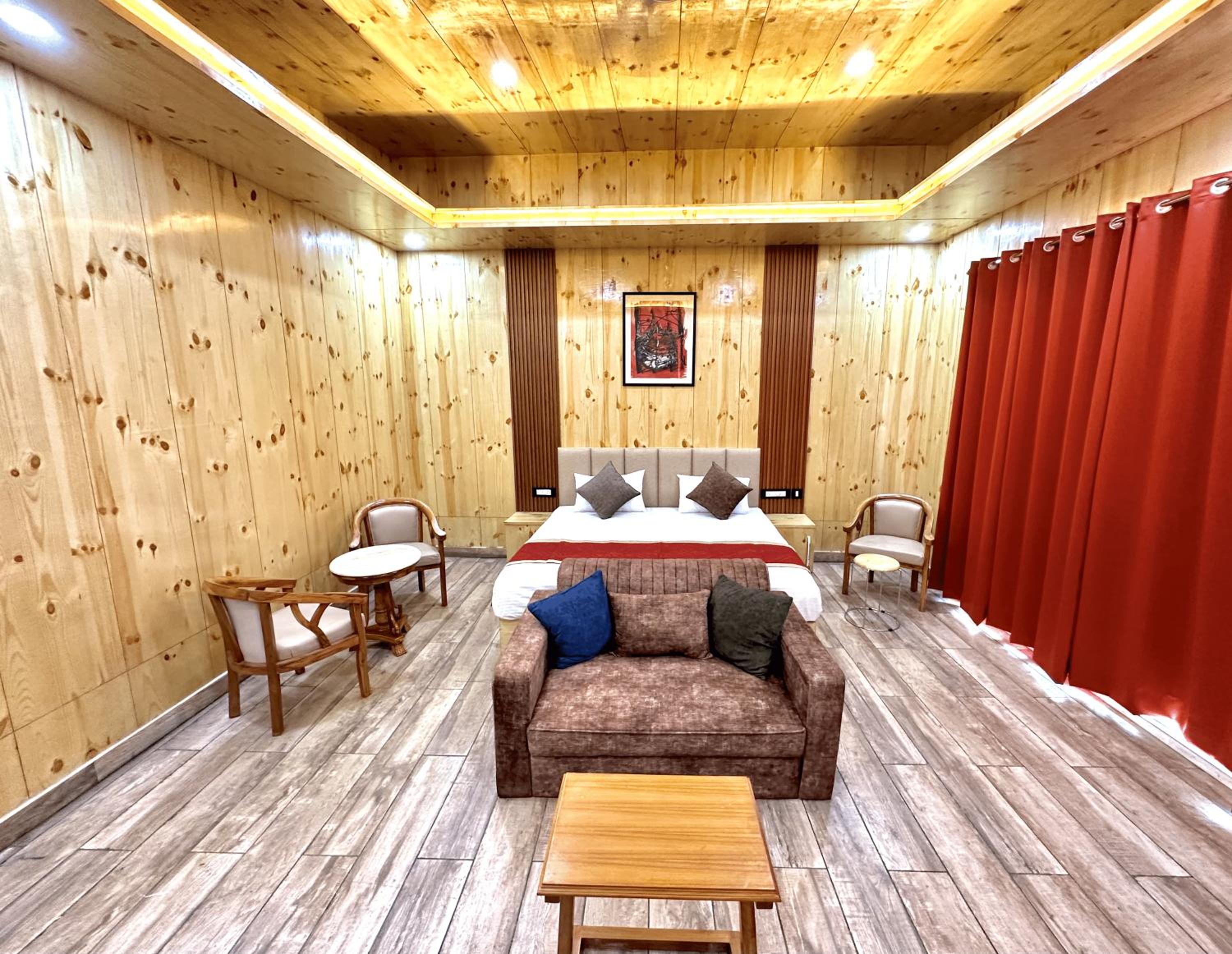 King Room with Mountain View photo 2