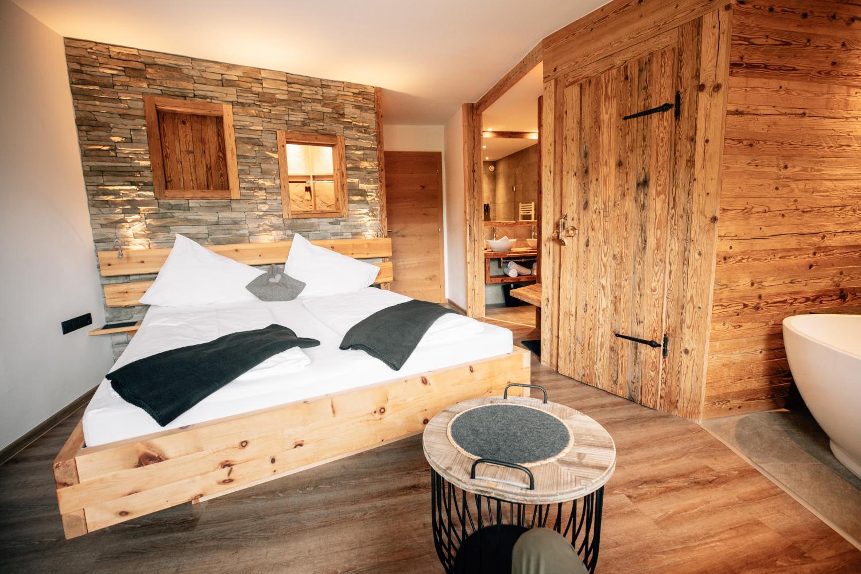 Deluxe Double Room with Bathtub and Balcony photo 1