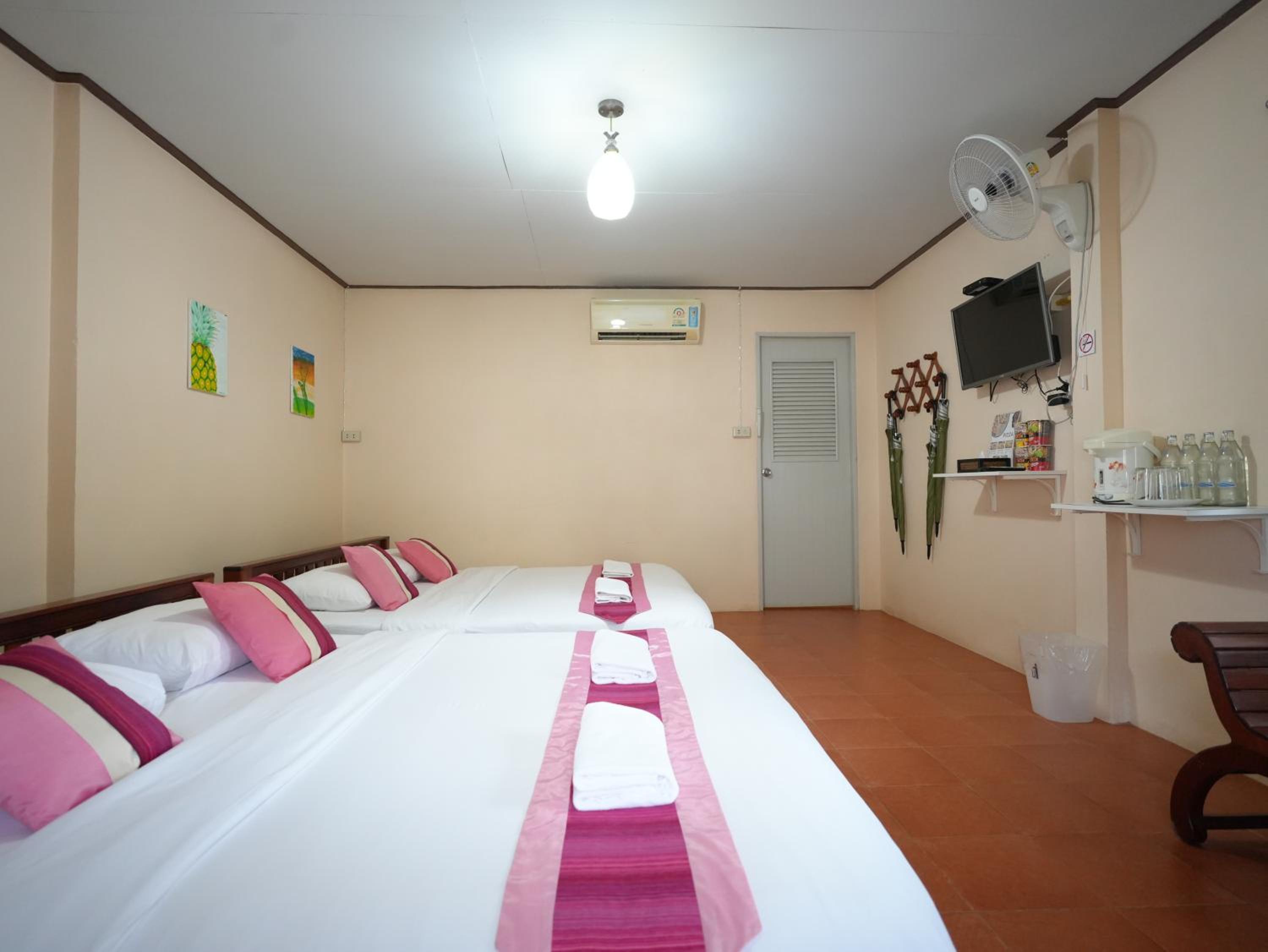 Economy Quadruple Room photo 1