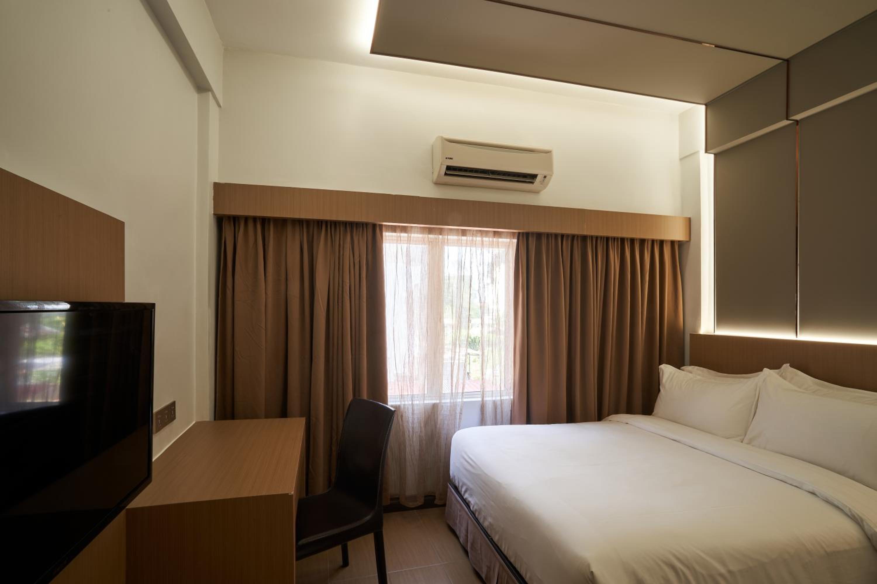 Deluxe King Room - Photo 3