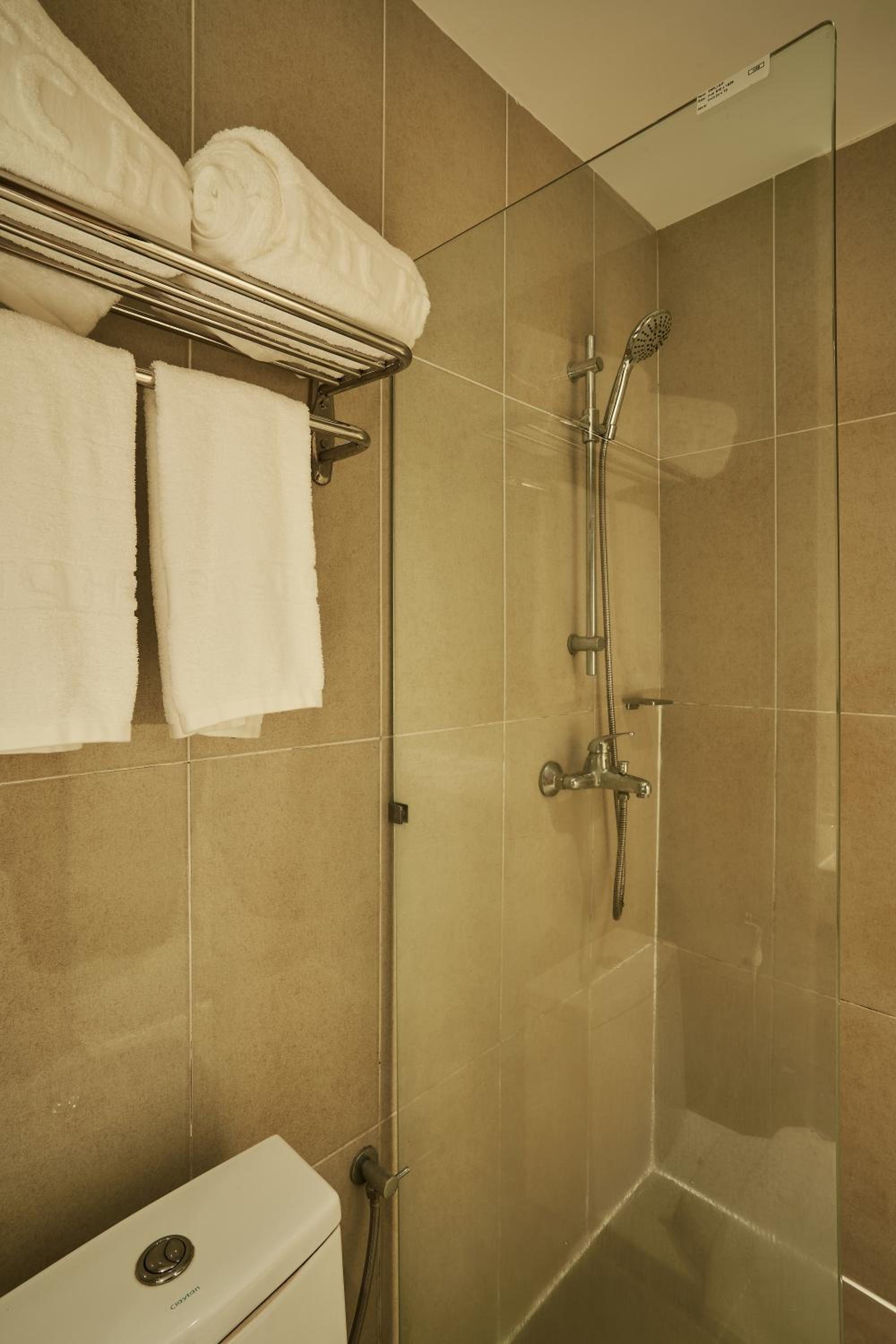 Deluxe Triple Room - Photo 11