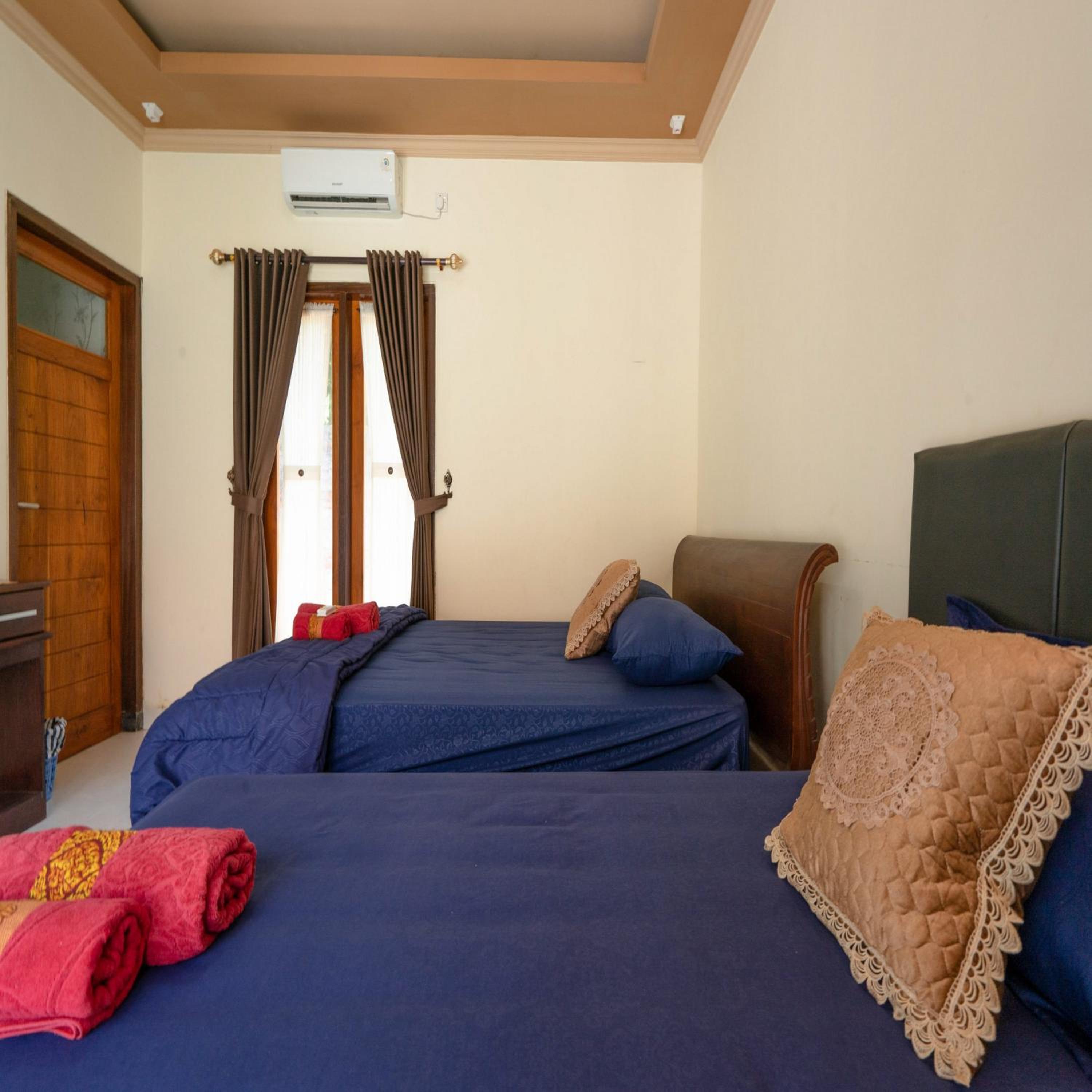 Family Room - Photo 2