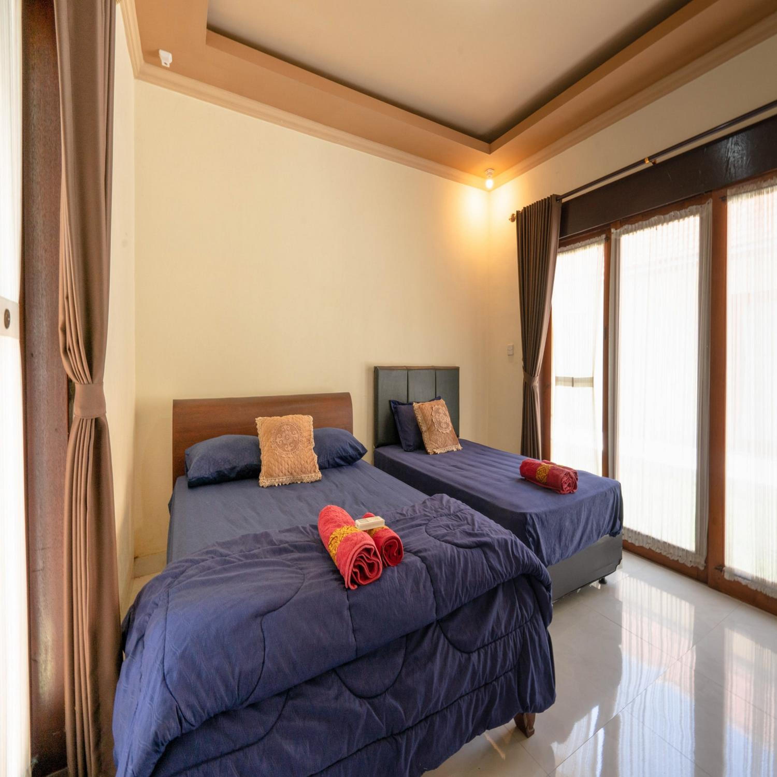 Family Room - Photo 4