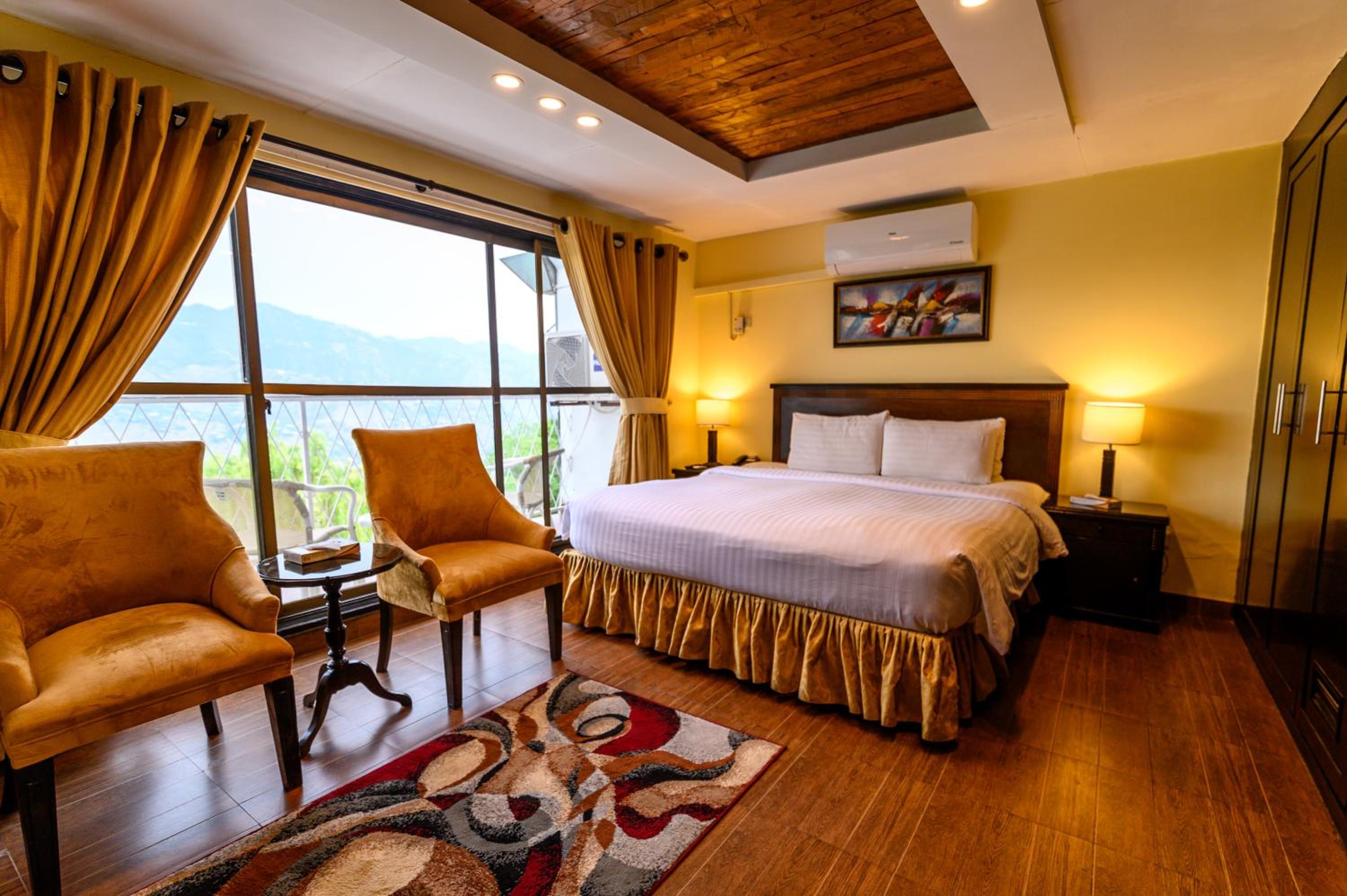 Three-Bedroom Chalet photo 1