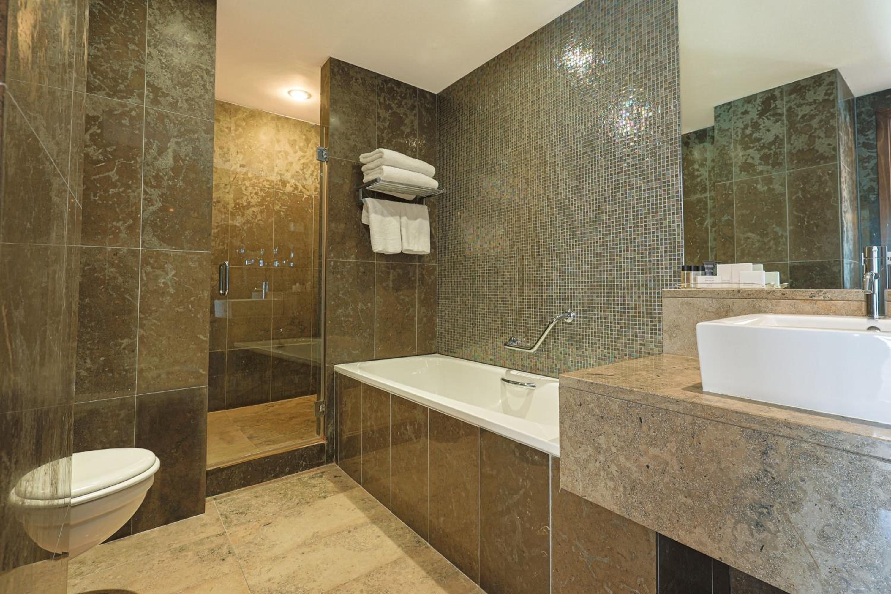 Studio Suite, 1 King, City view - Adults Only photo 2