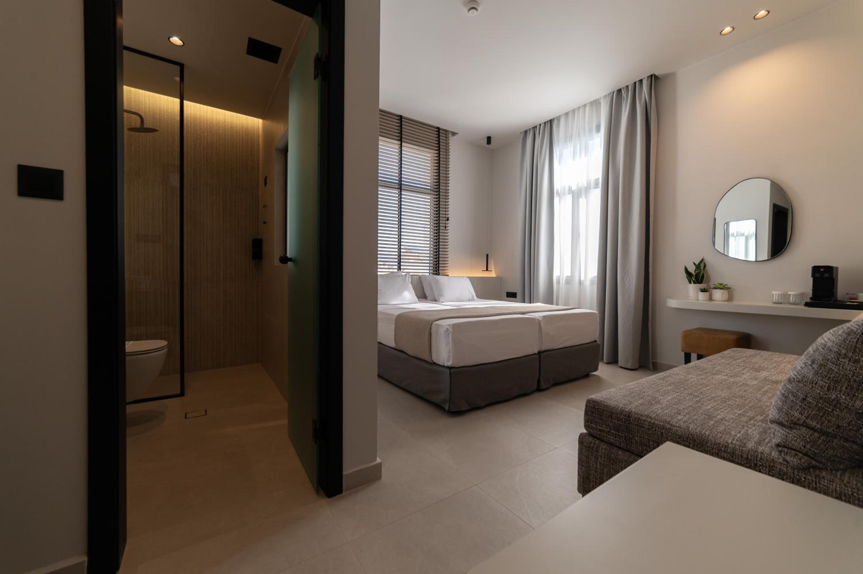 Luxury Room - Photo 8