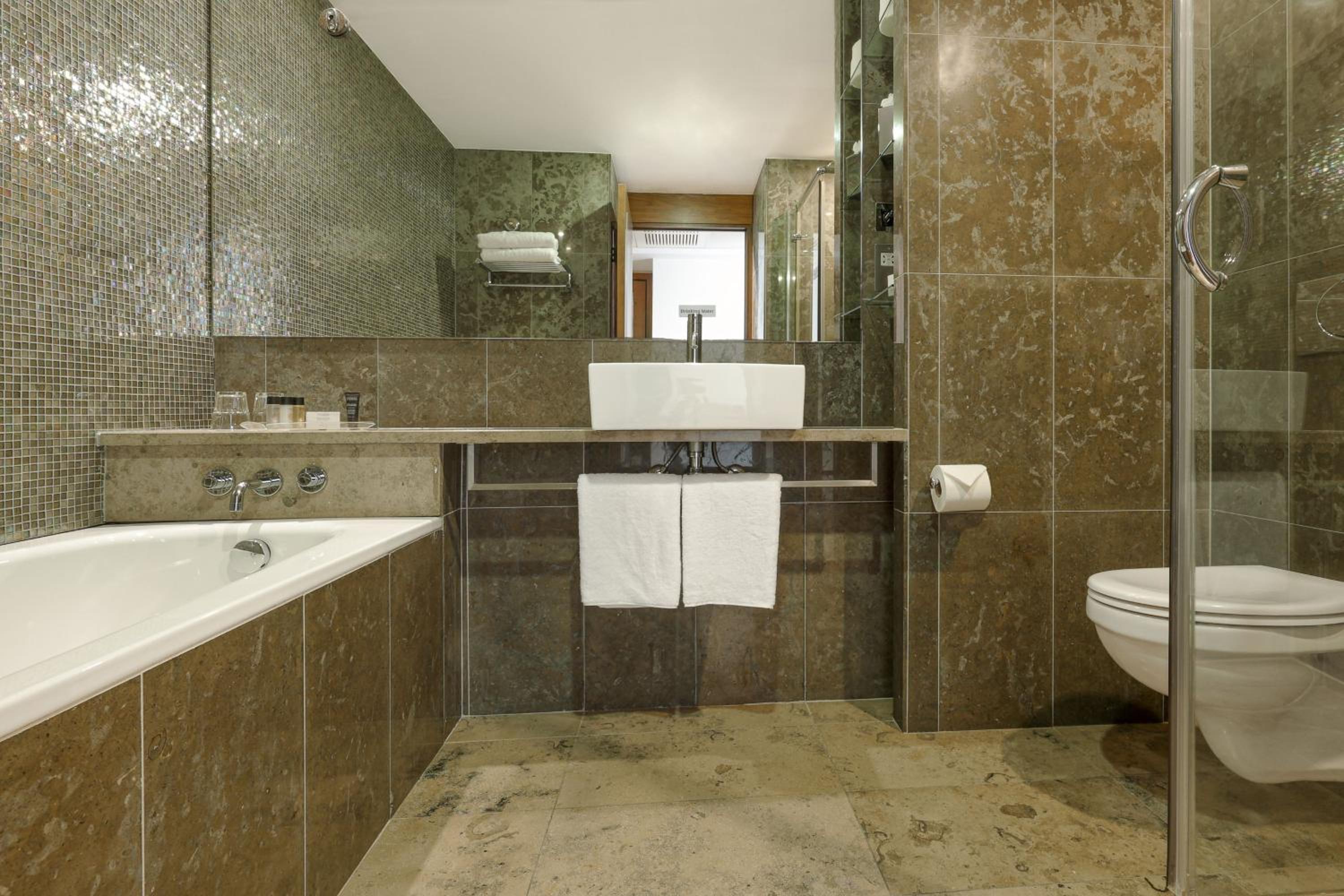 Classic King Room - Photo 2