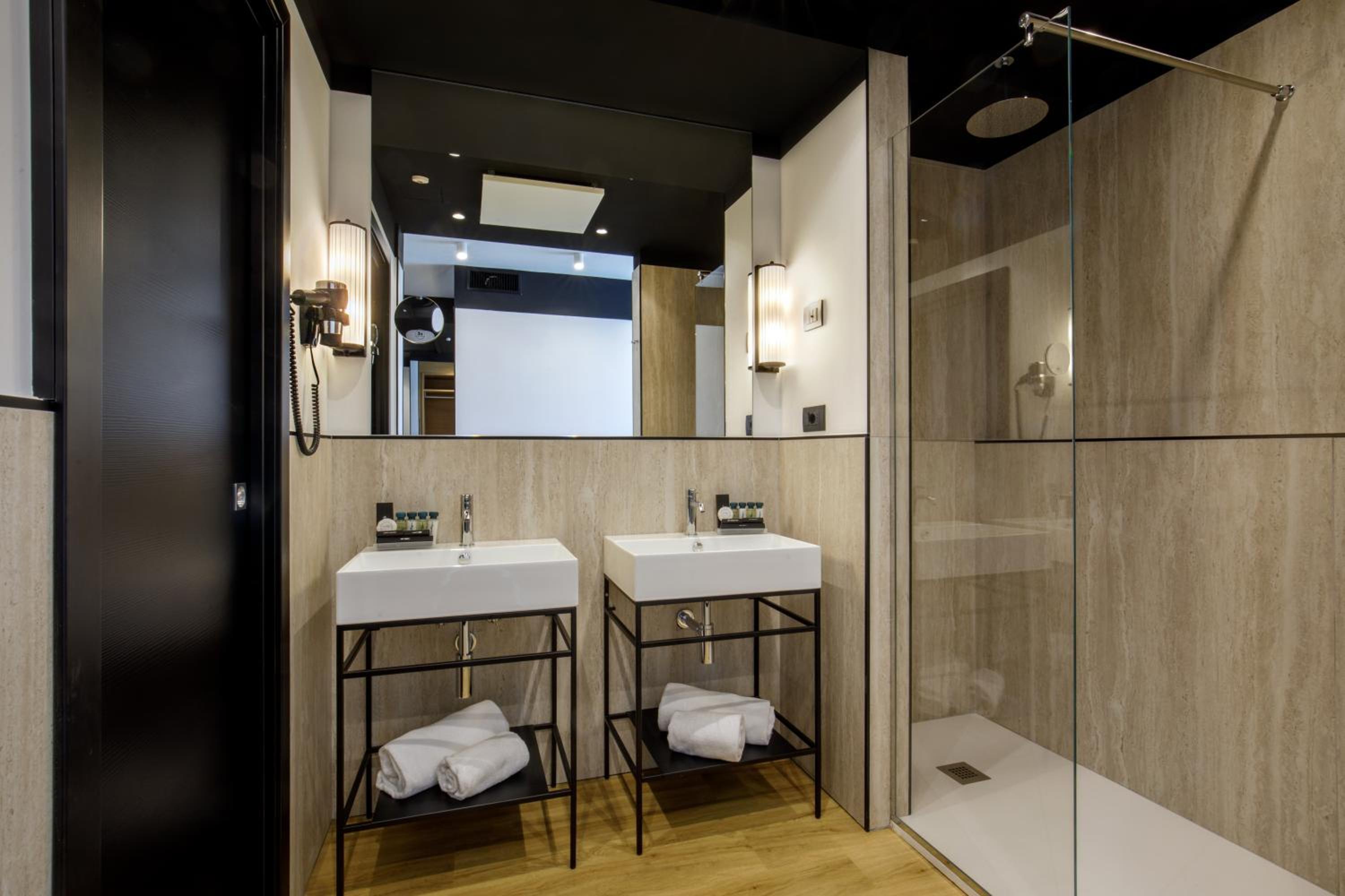 Deluxe Suite With Spa Bath