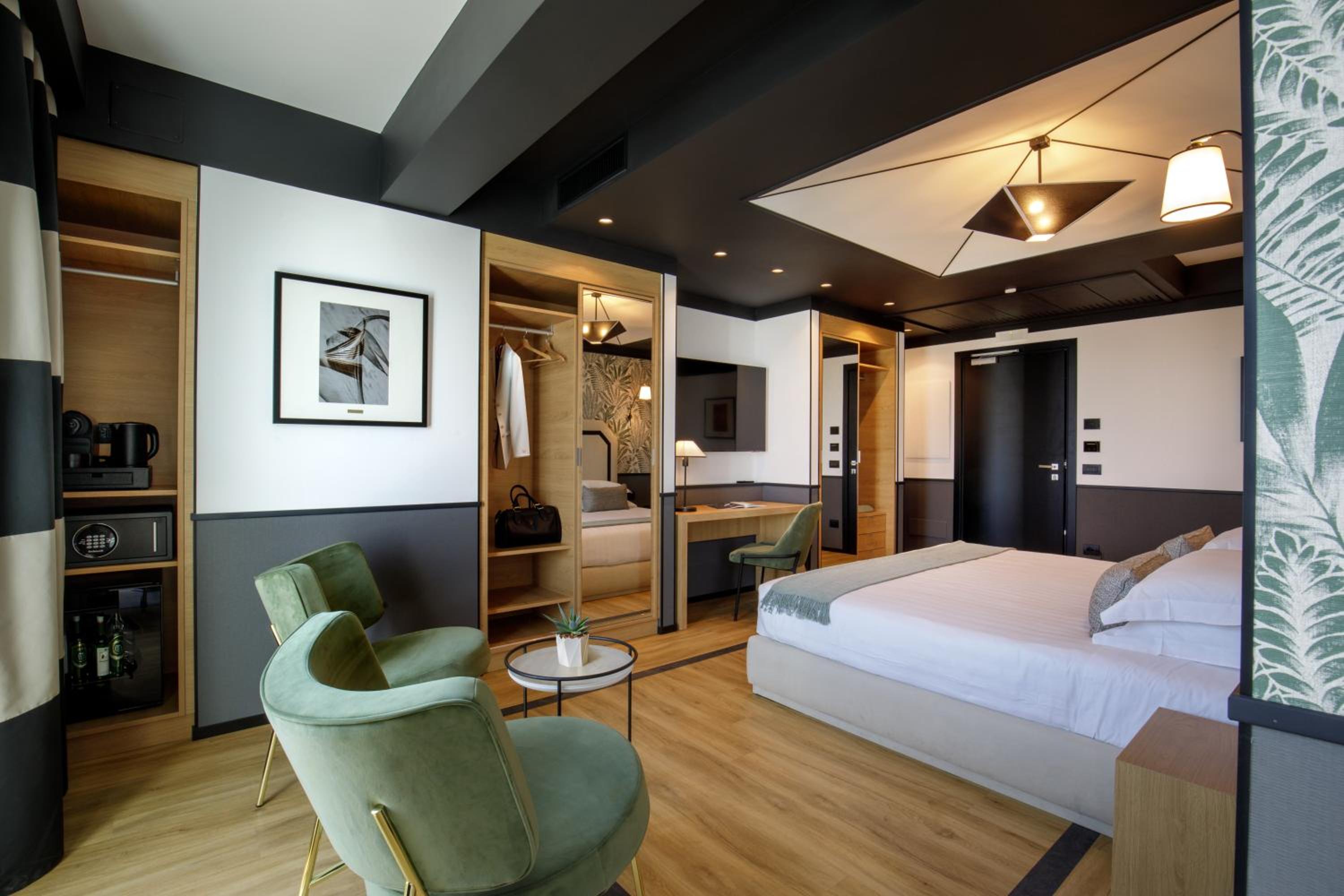 Deluxe Suite With Spa Bath