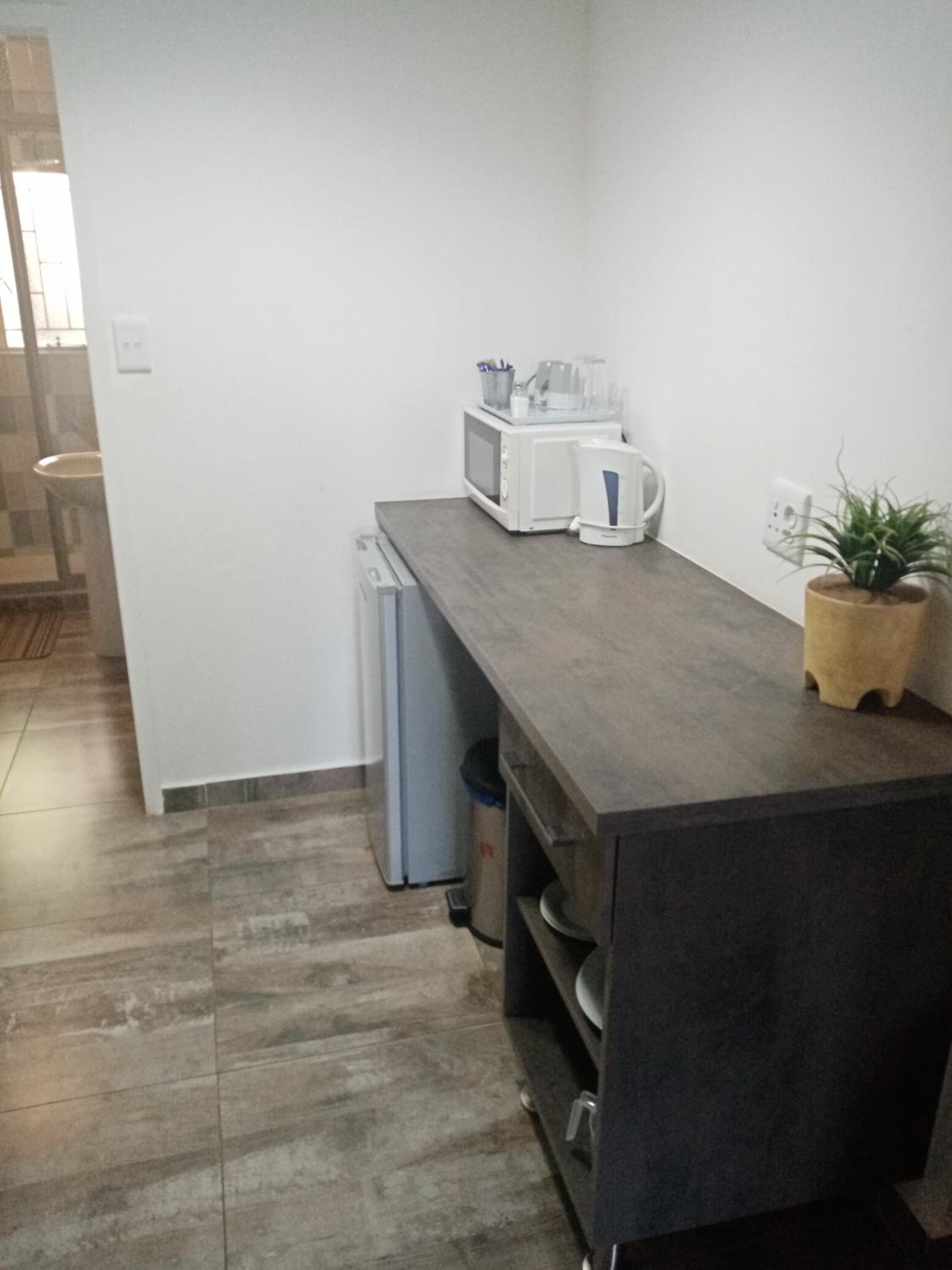 Standard Twin Room - Photo 10