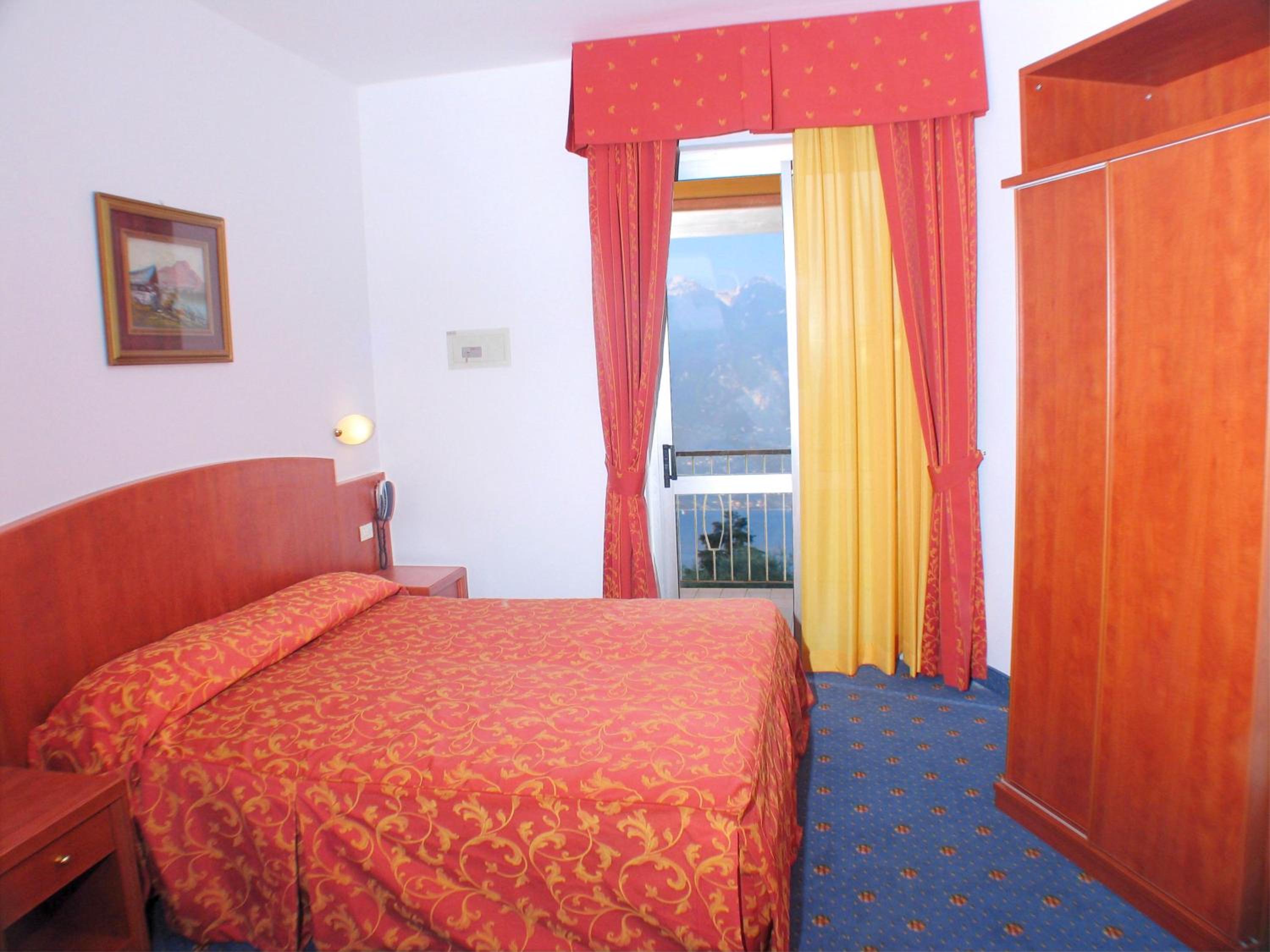 Standard Double or Twin Room with Balcony and side Lake view