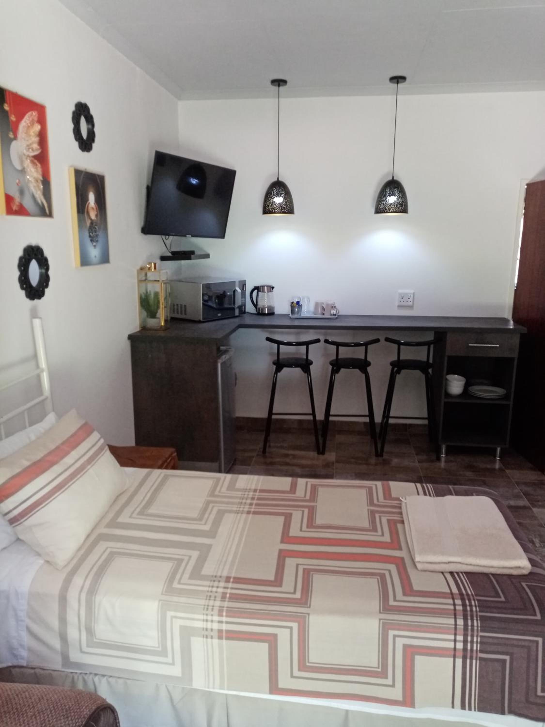 Family Room - Photo 16