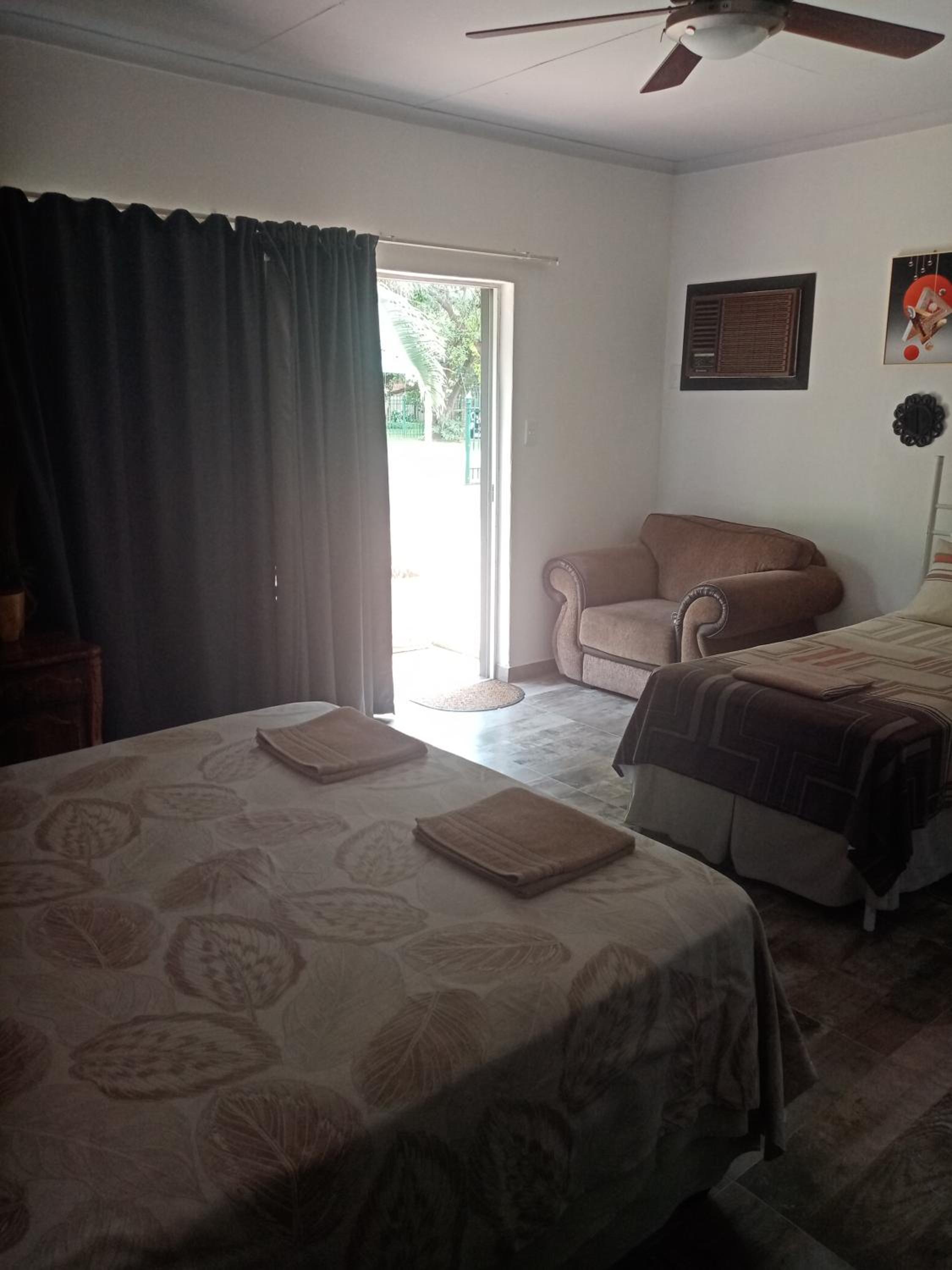 Family Room - Photo 11