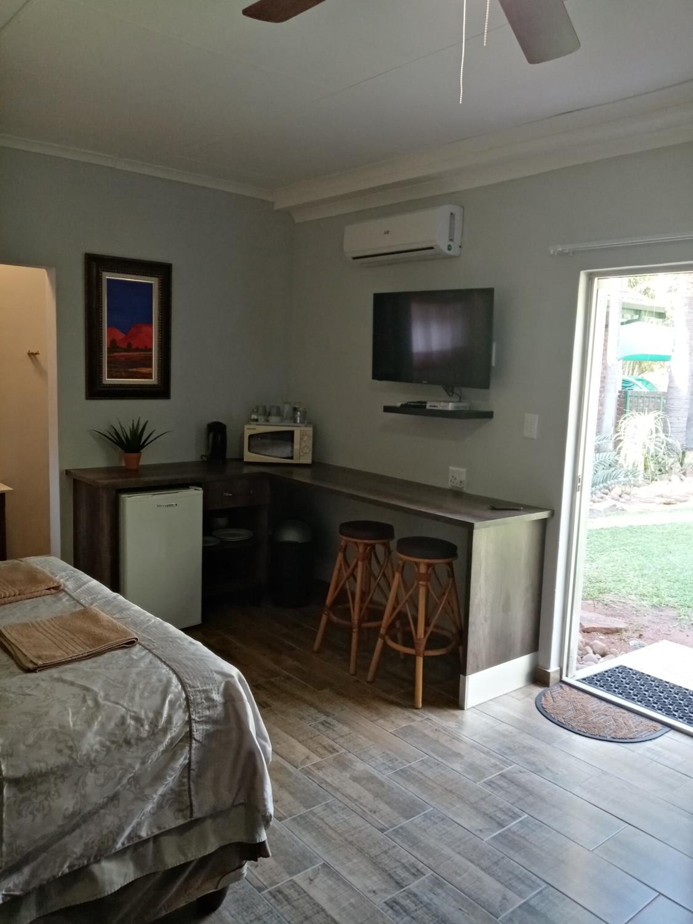 Queen Room with Pool View