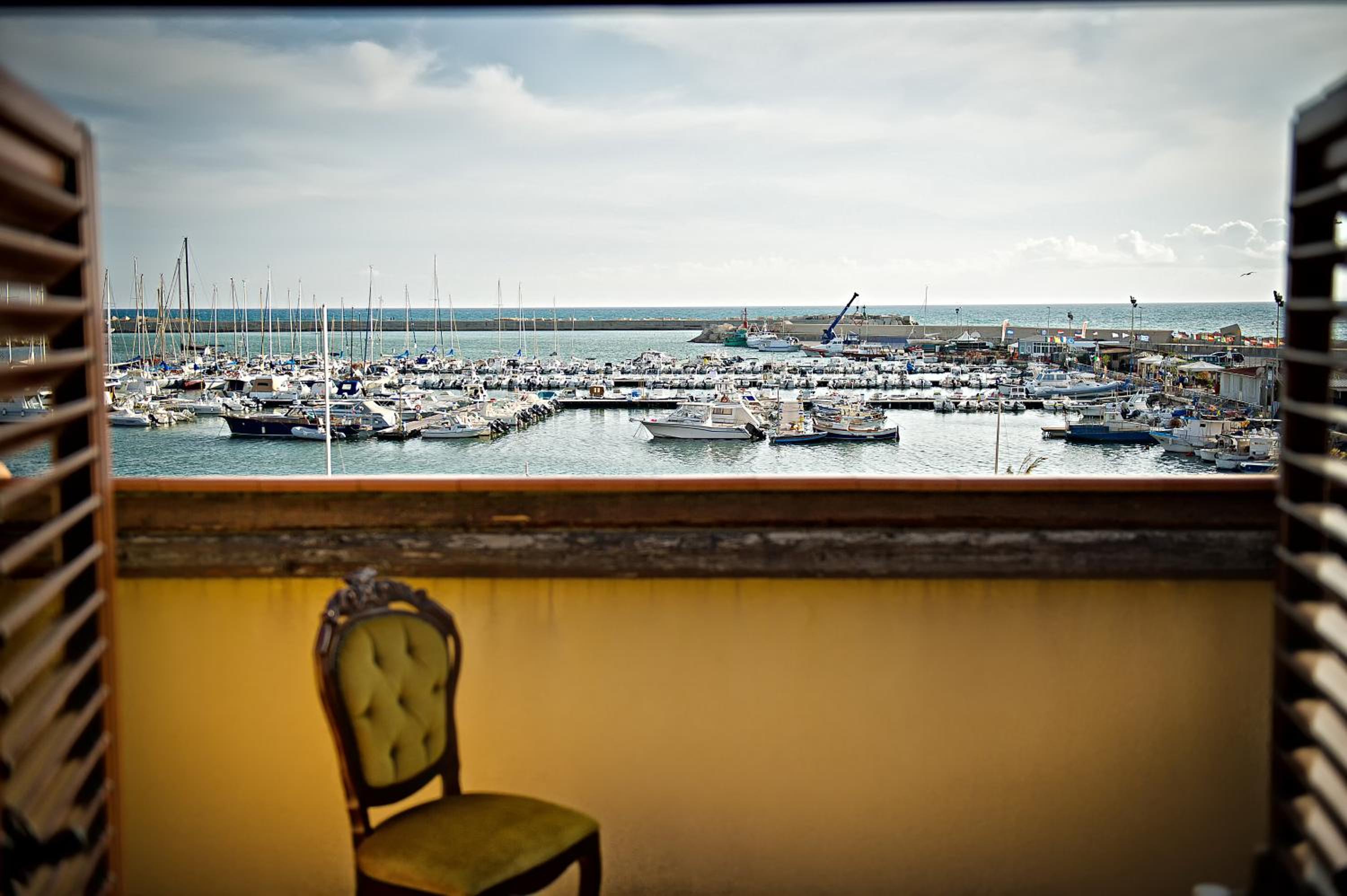 Double Room with Balcony and Sea View - Photo 3