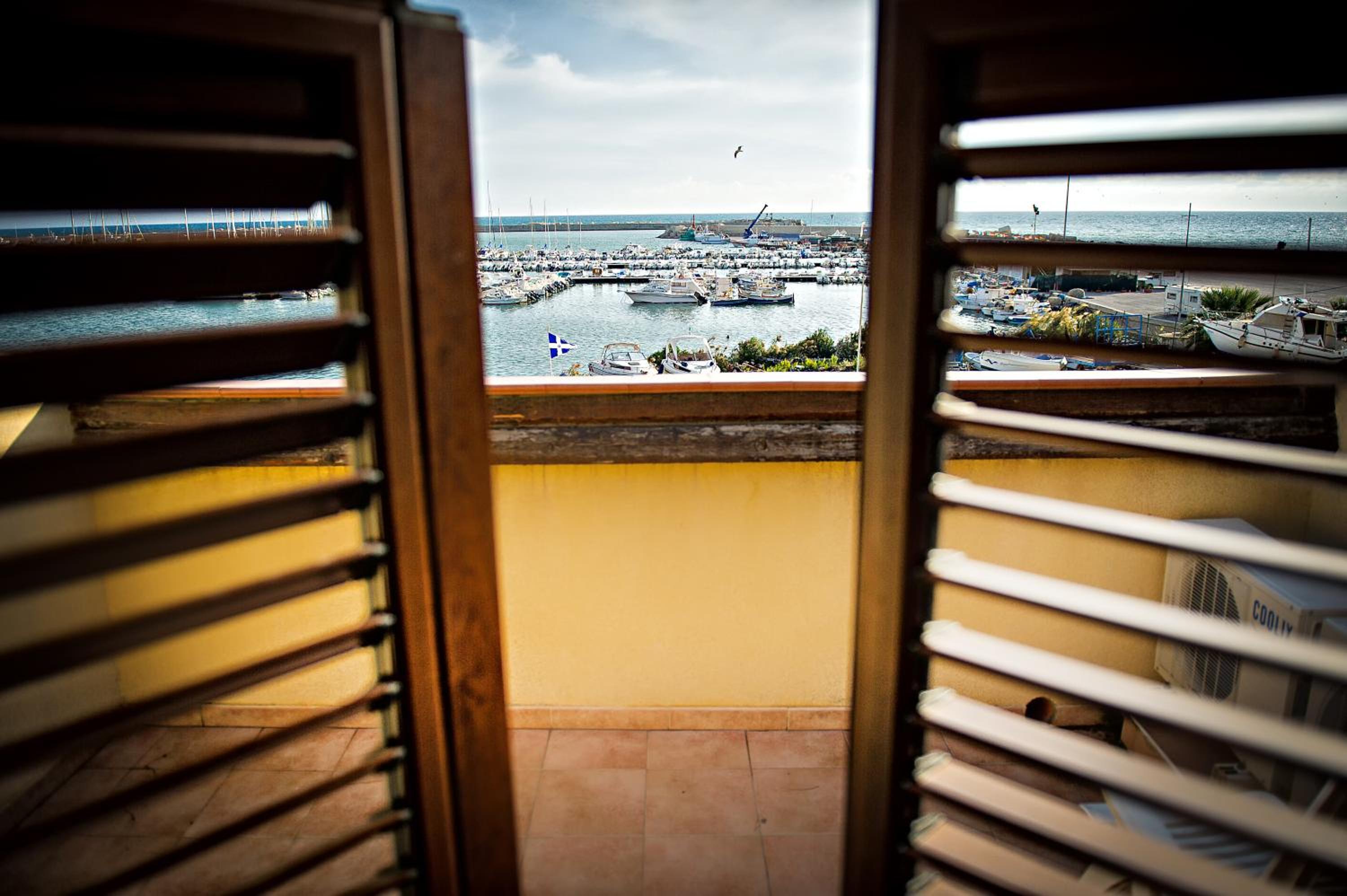 Double Room with Balcony and Sea View - Photo 4
