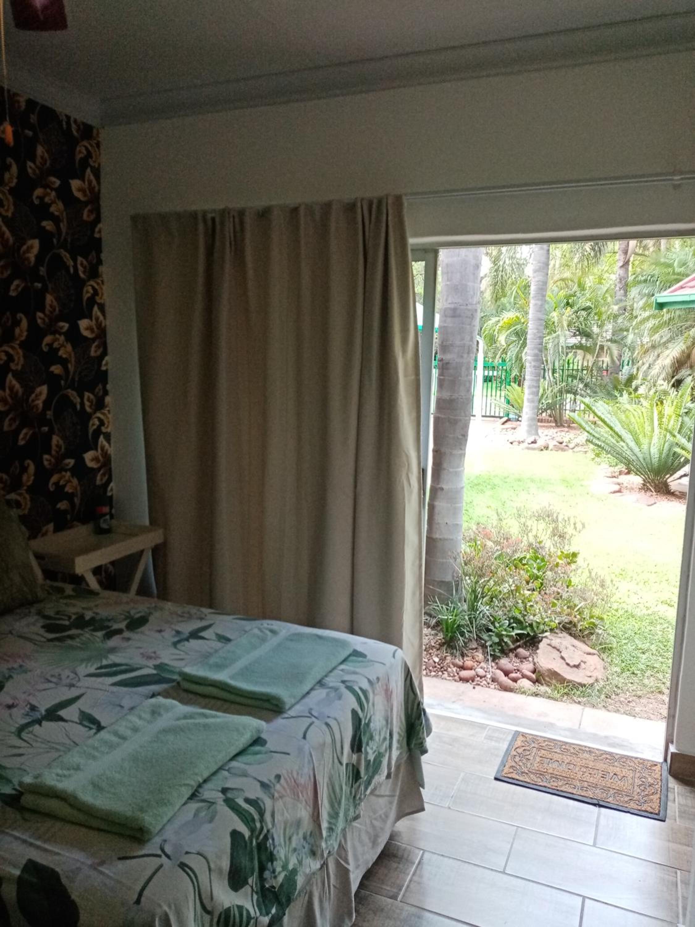 Small Double Room - Photo 3
