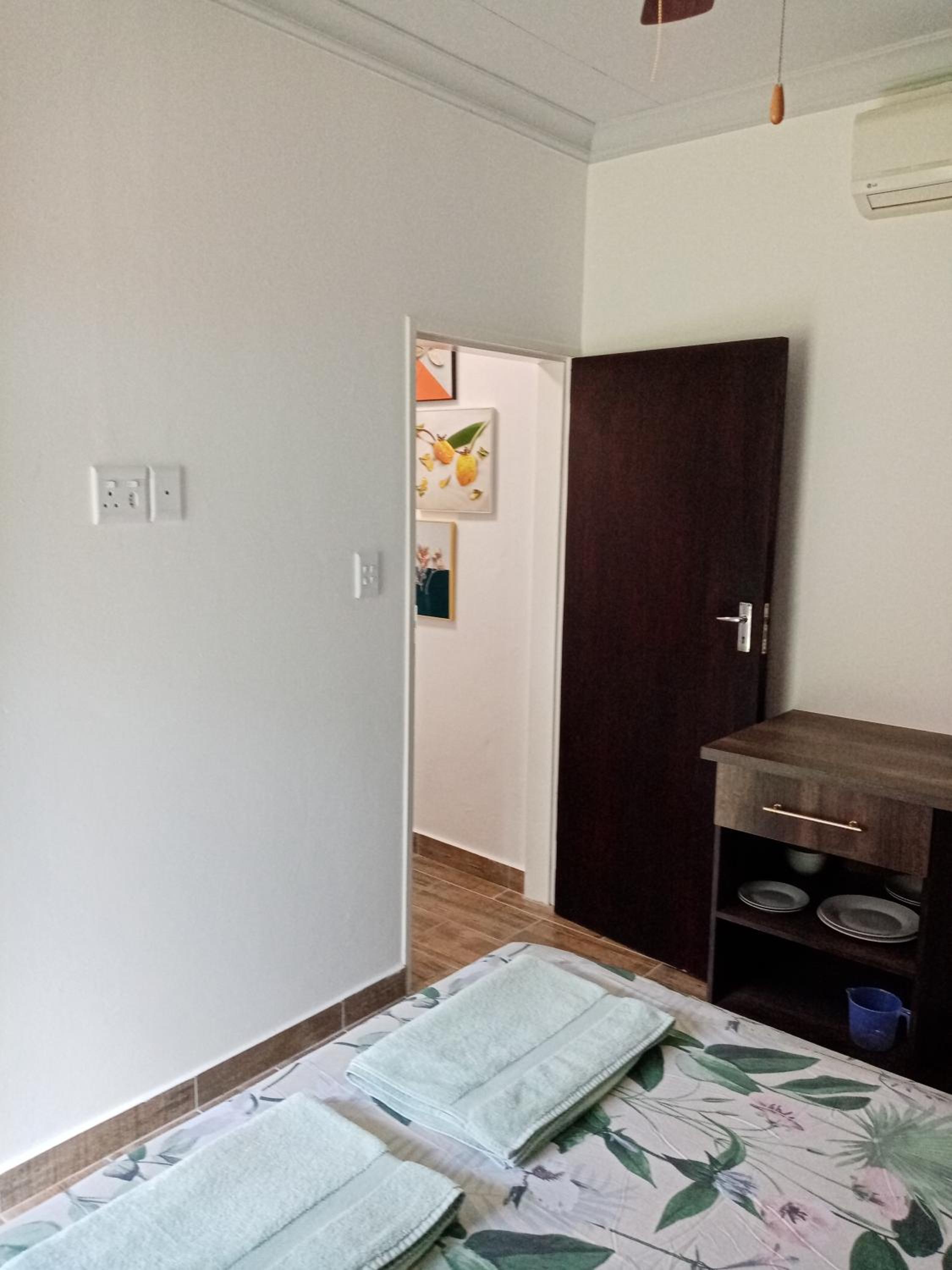 Small Double Room - Photo 5