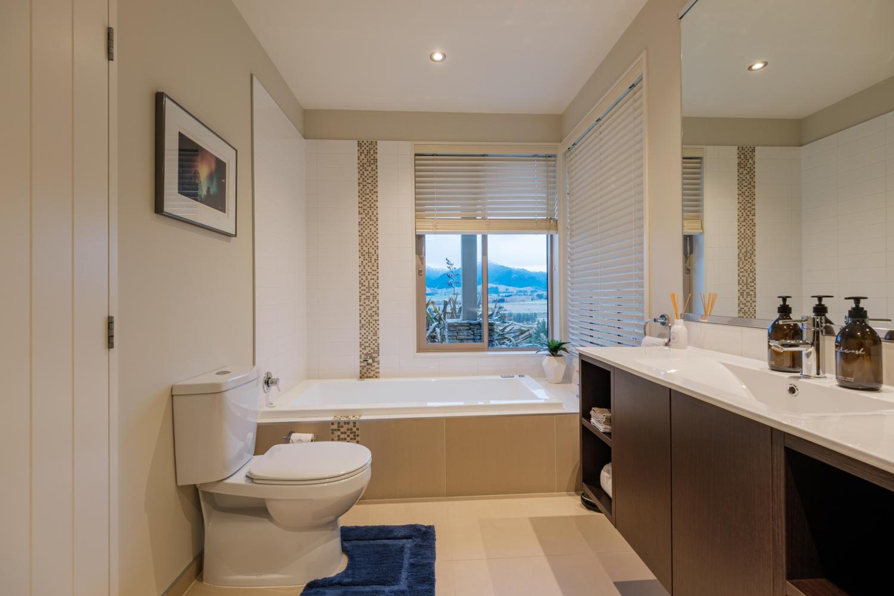 Deluxe King Suite photo 2